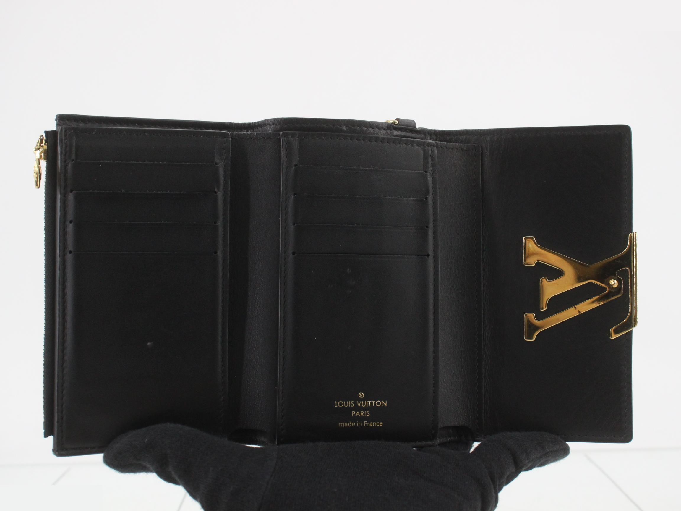 wallet — view 4