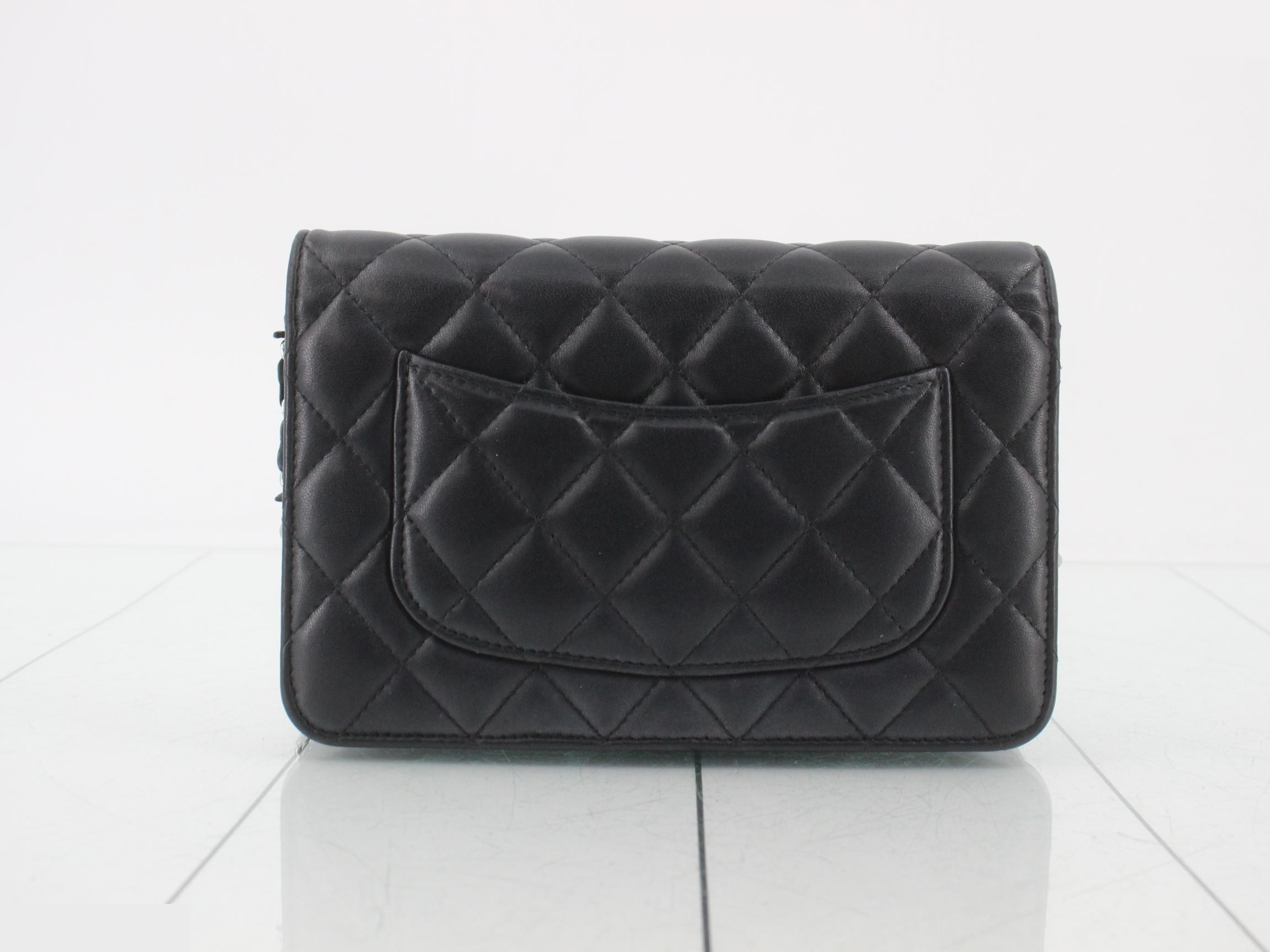 Chain wallet with IC plate — view 2