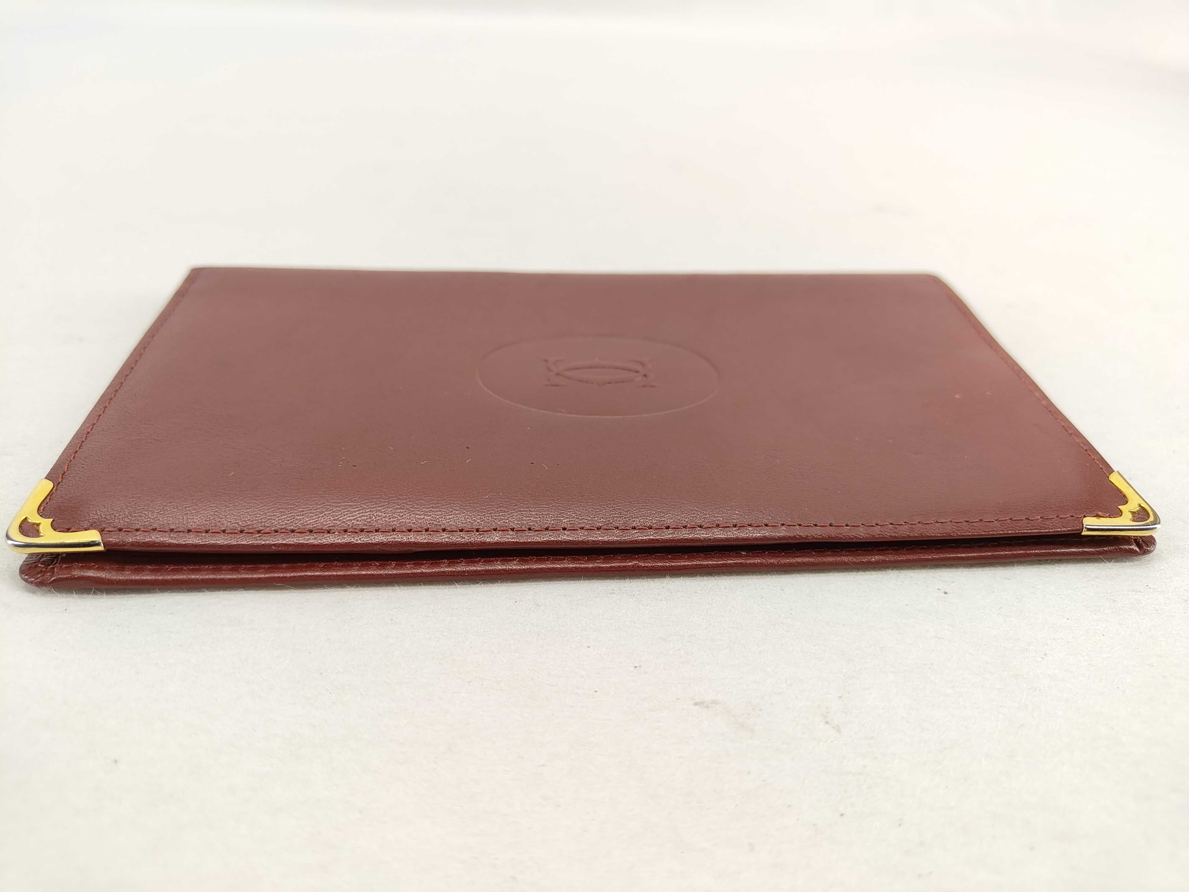Must line wallet/billfold — view 12