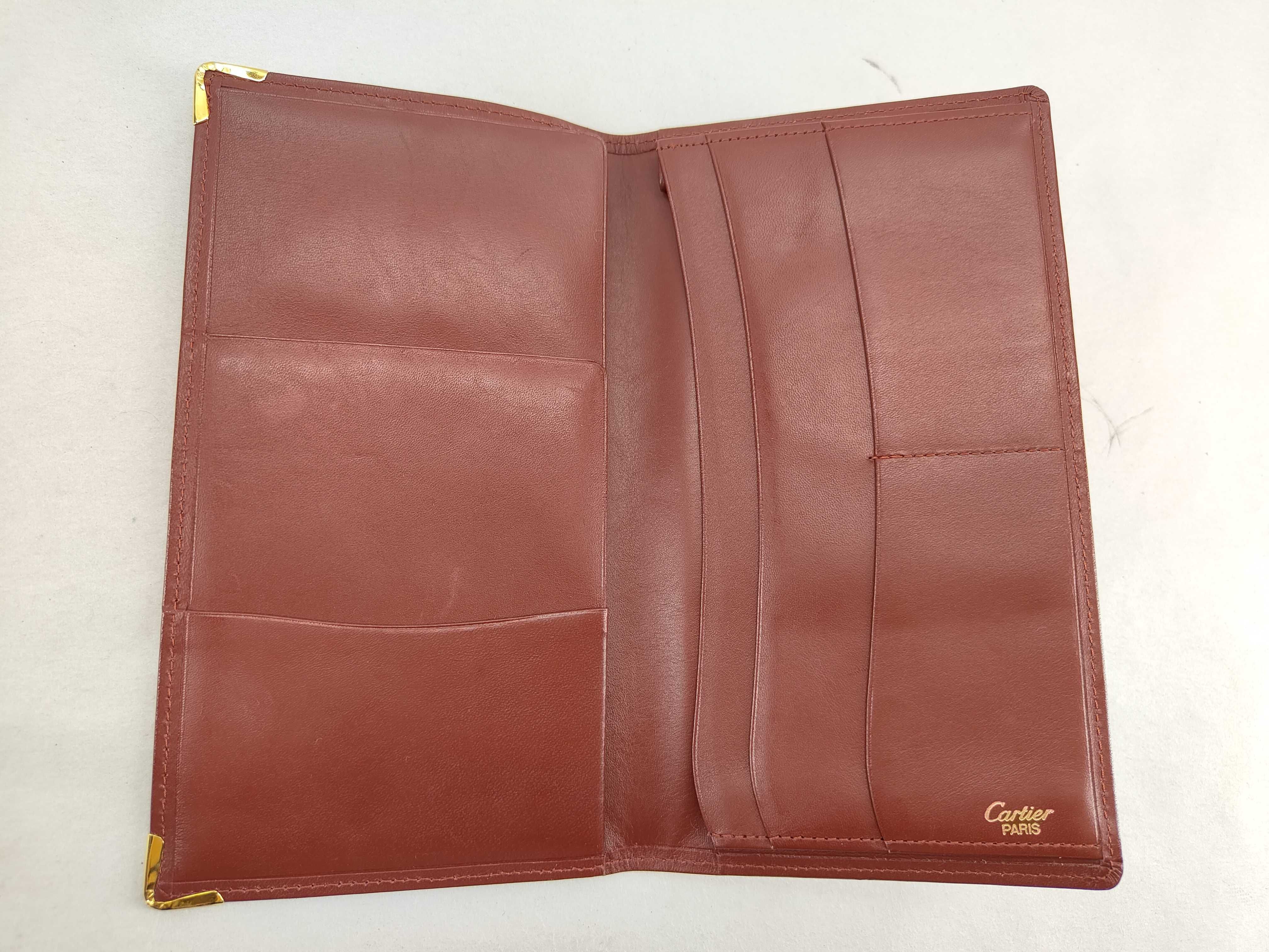 Must line wallet/billfold — view 3