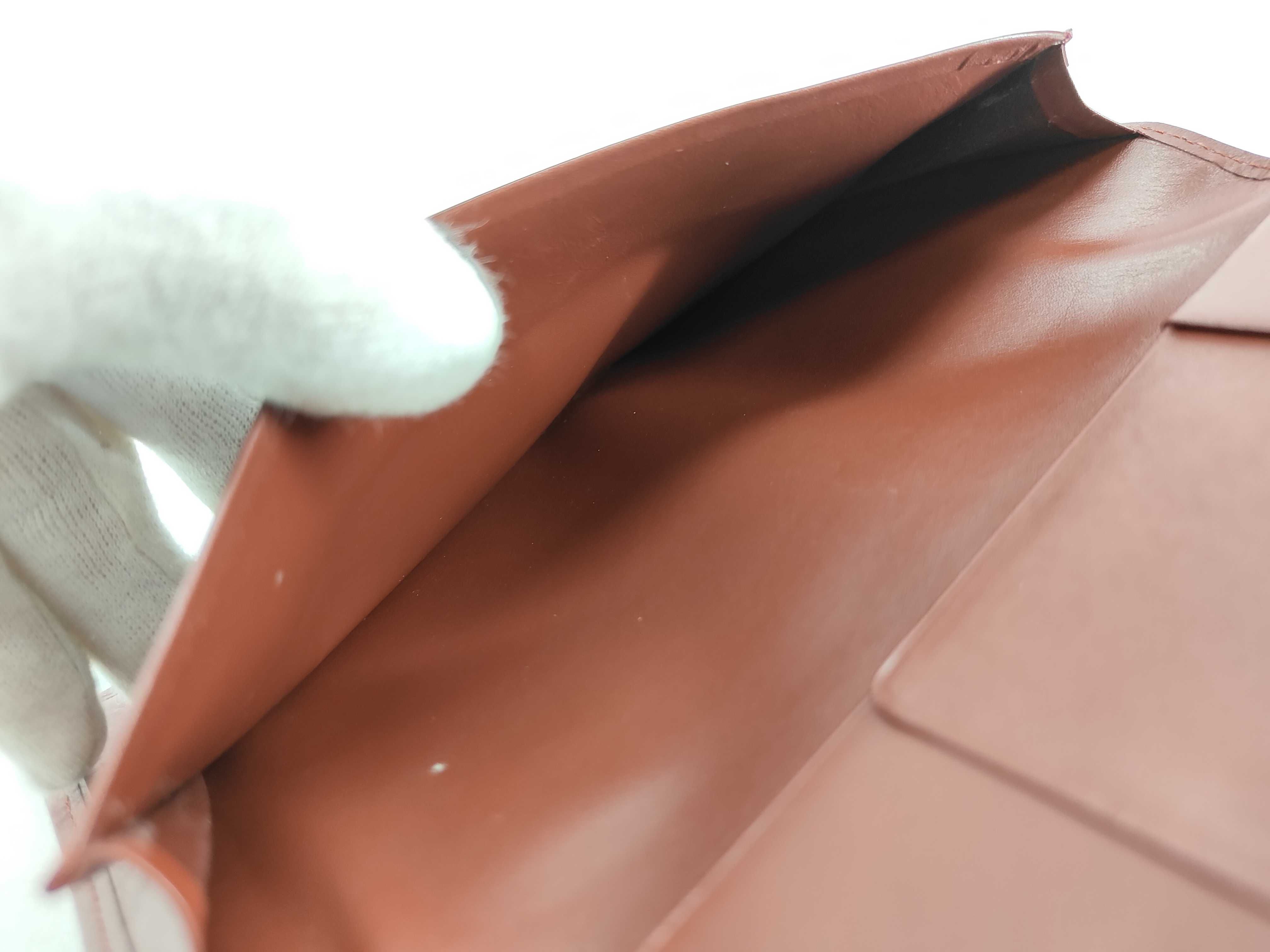 Must line wallet/billfold — view 5