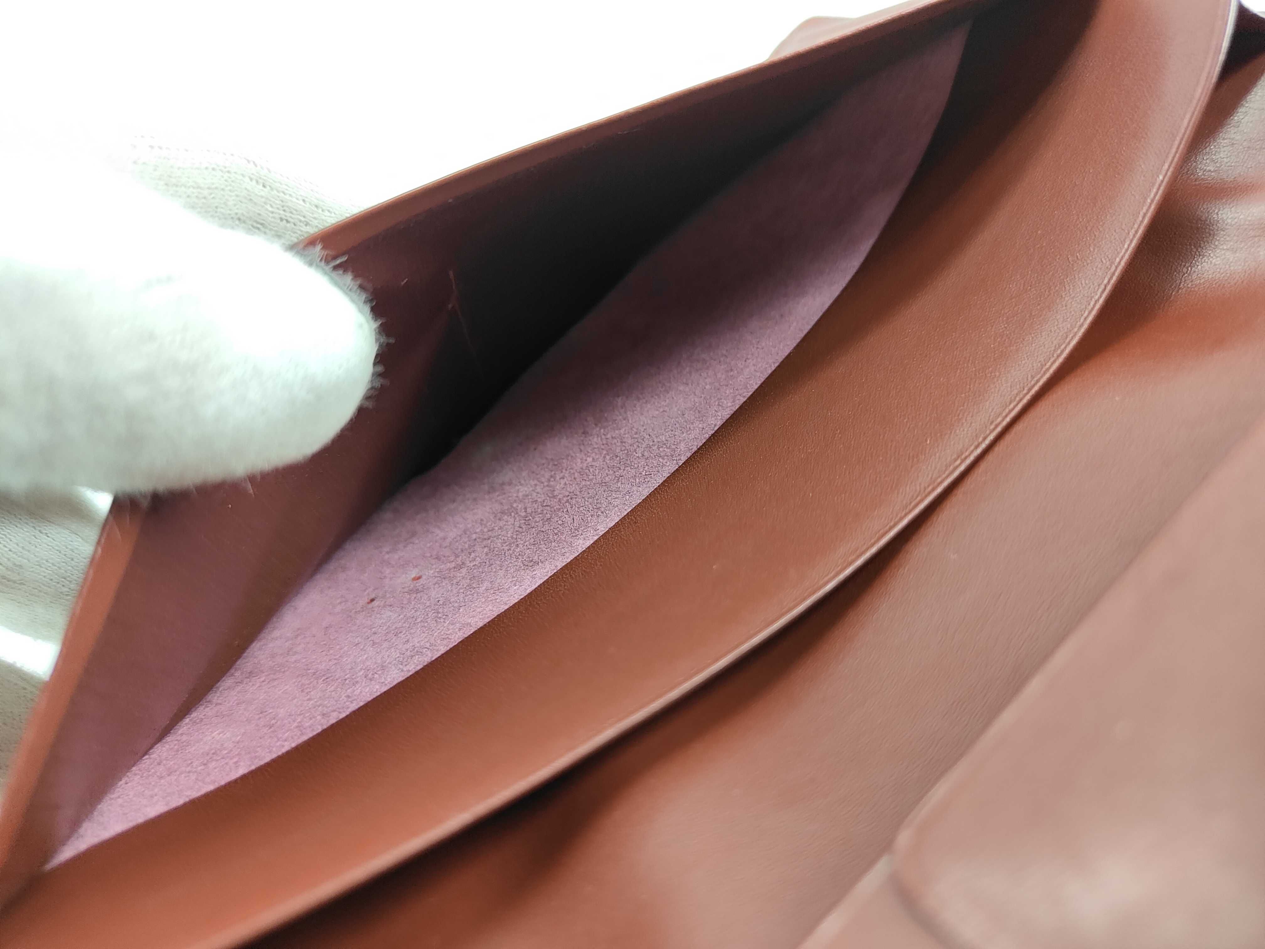 Must line wallet/billfold — view 6