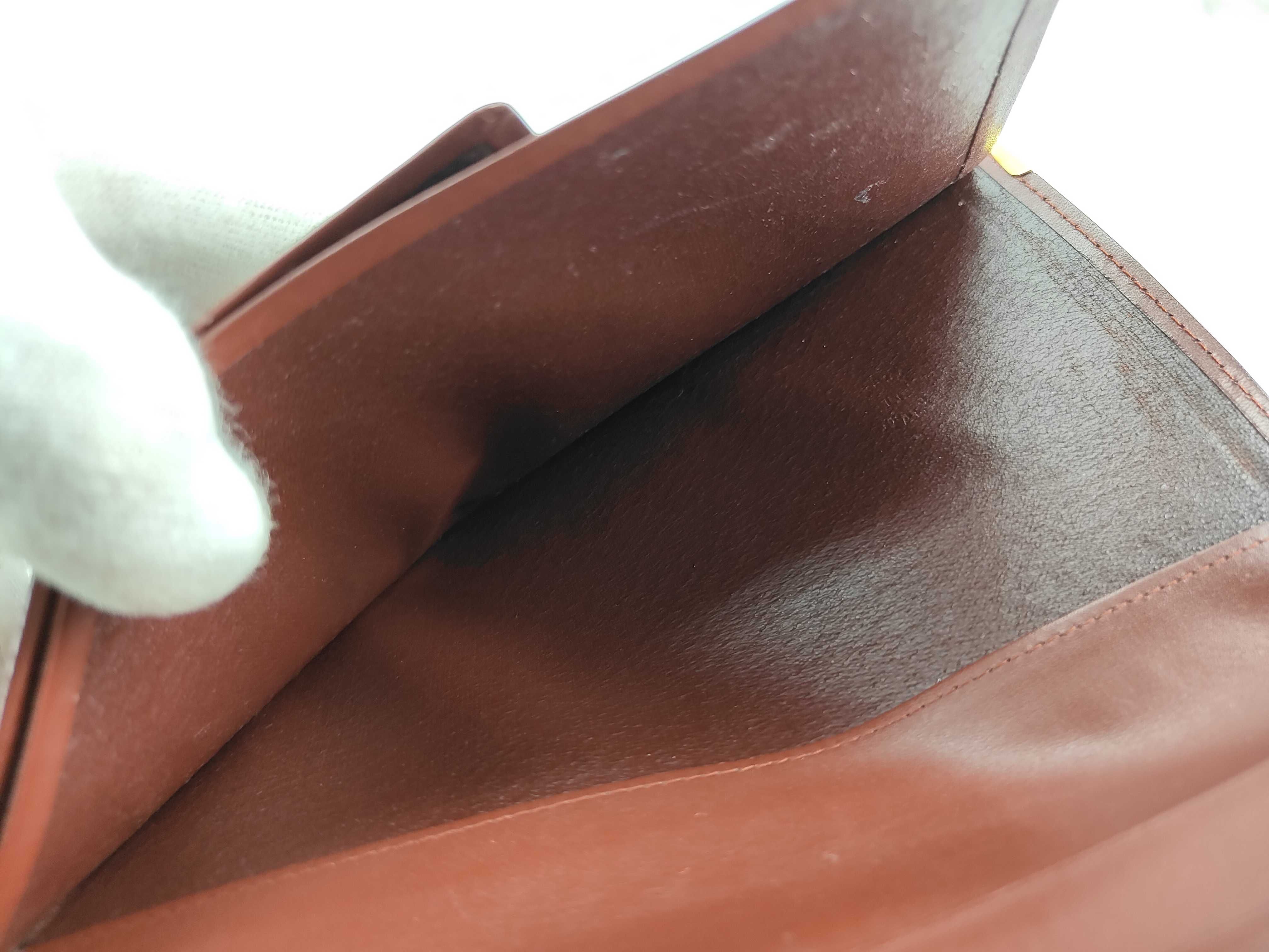 Must line wallet/billfold — view 7