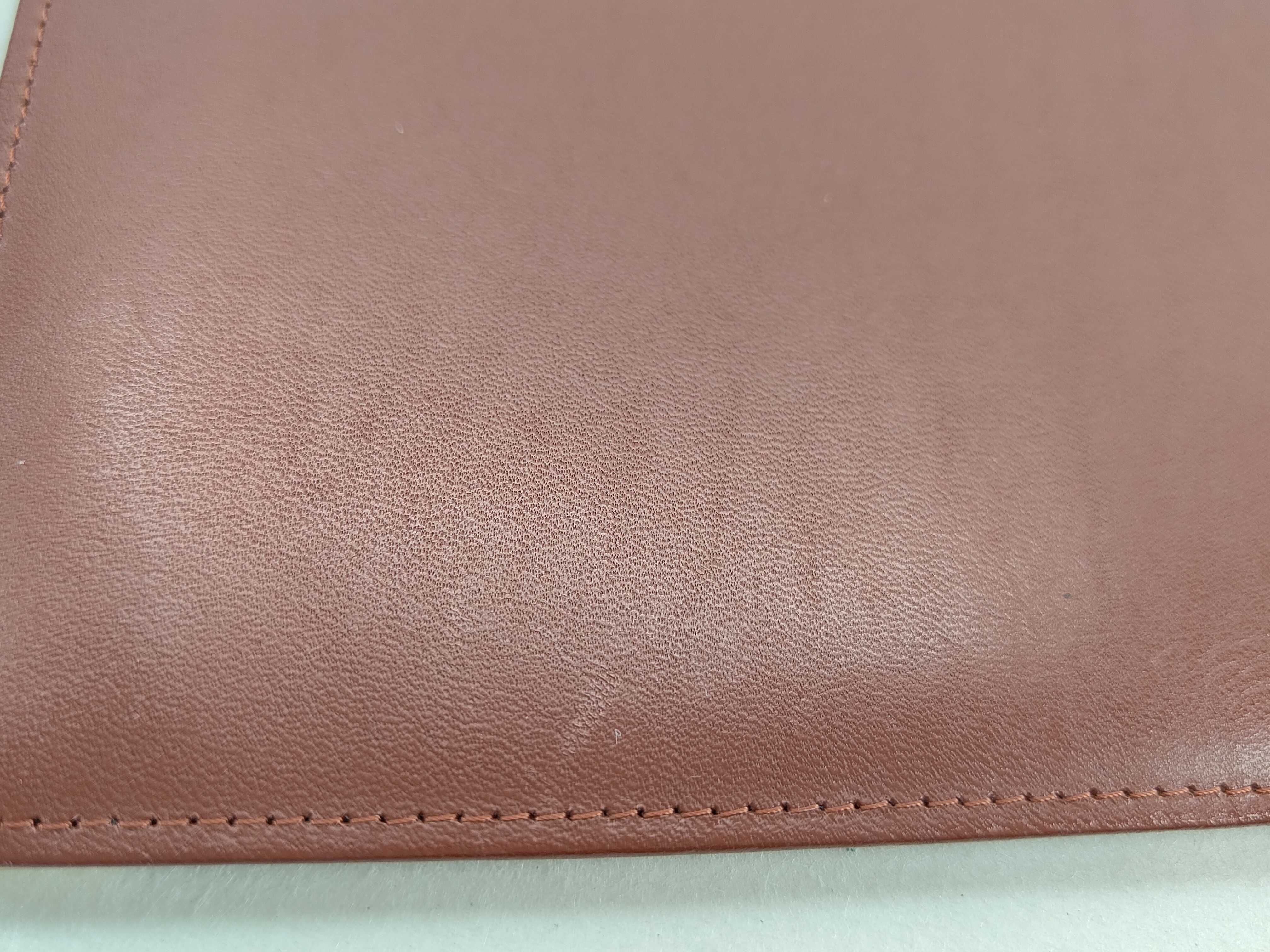 Must line wallet/billfold — view 10
