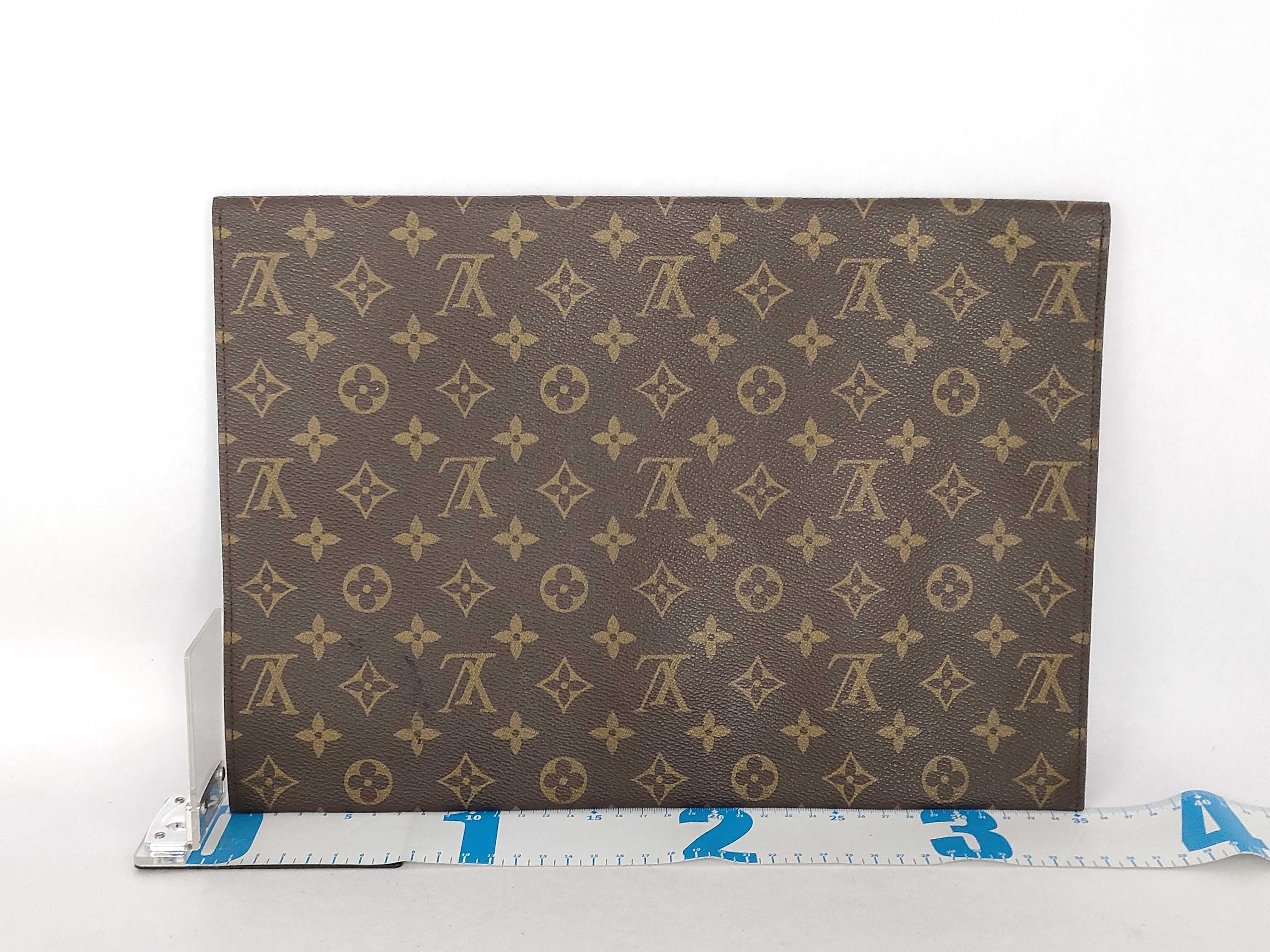 Monogram Vuitton Pochette Plate M53525 841 Clutch Bag — view 2