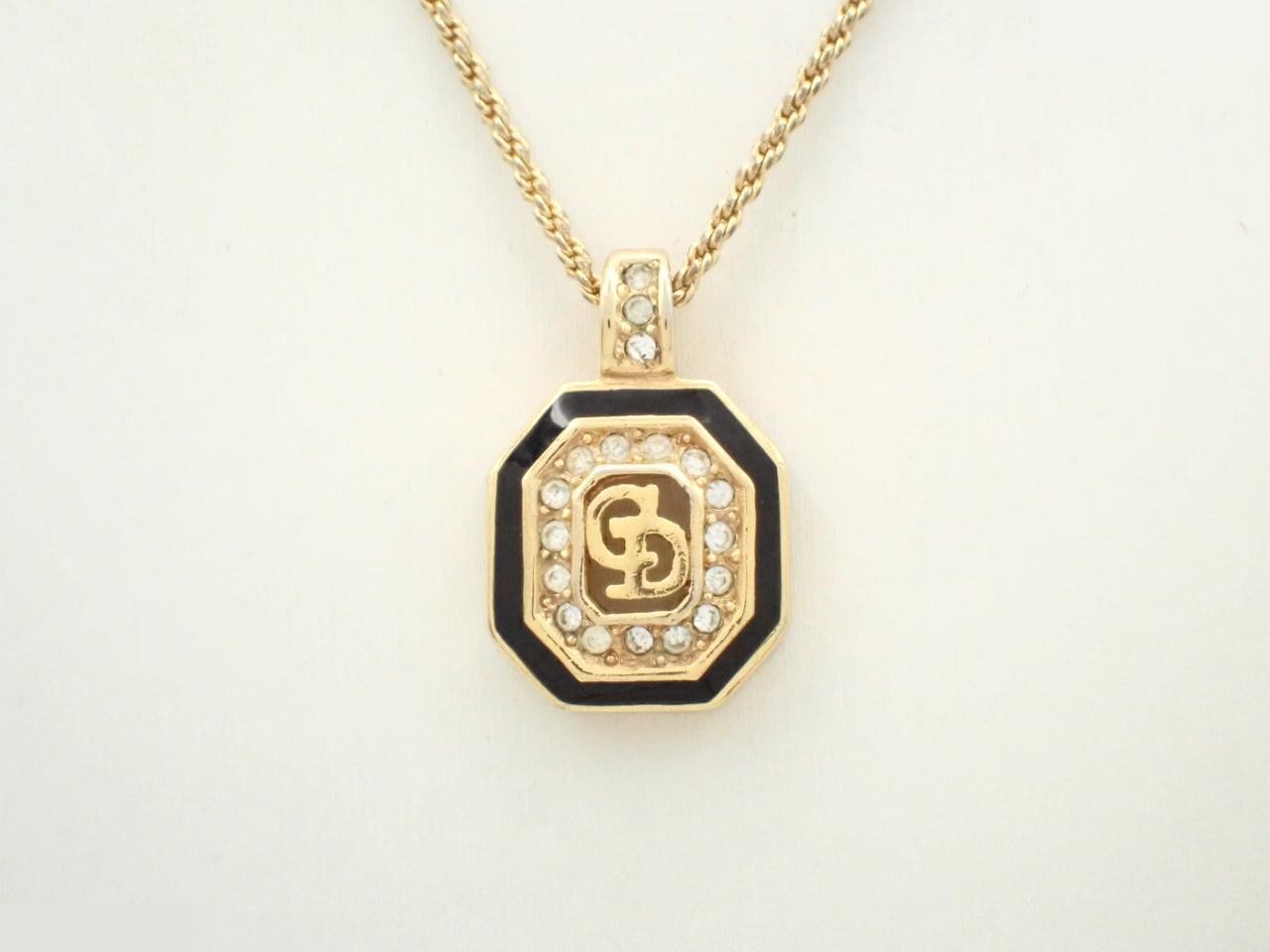 Other lines: Precious metals, necklaces, pendants, chain approximately 43cm