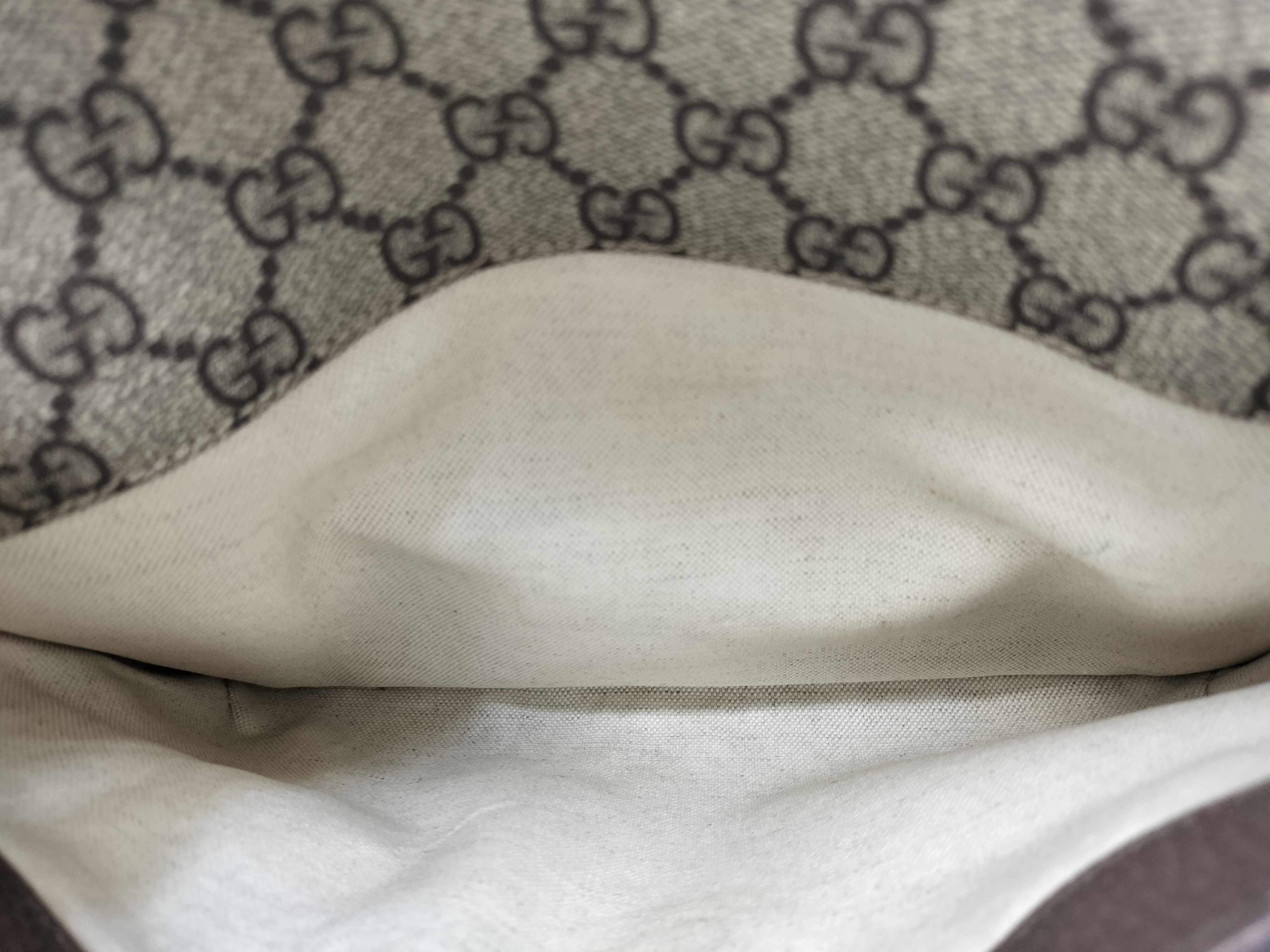 GG Supreme Gucci Shoulder Bag — view 11