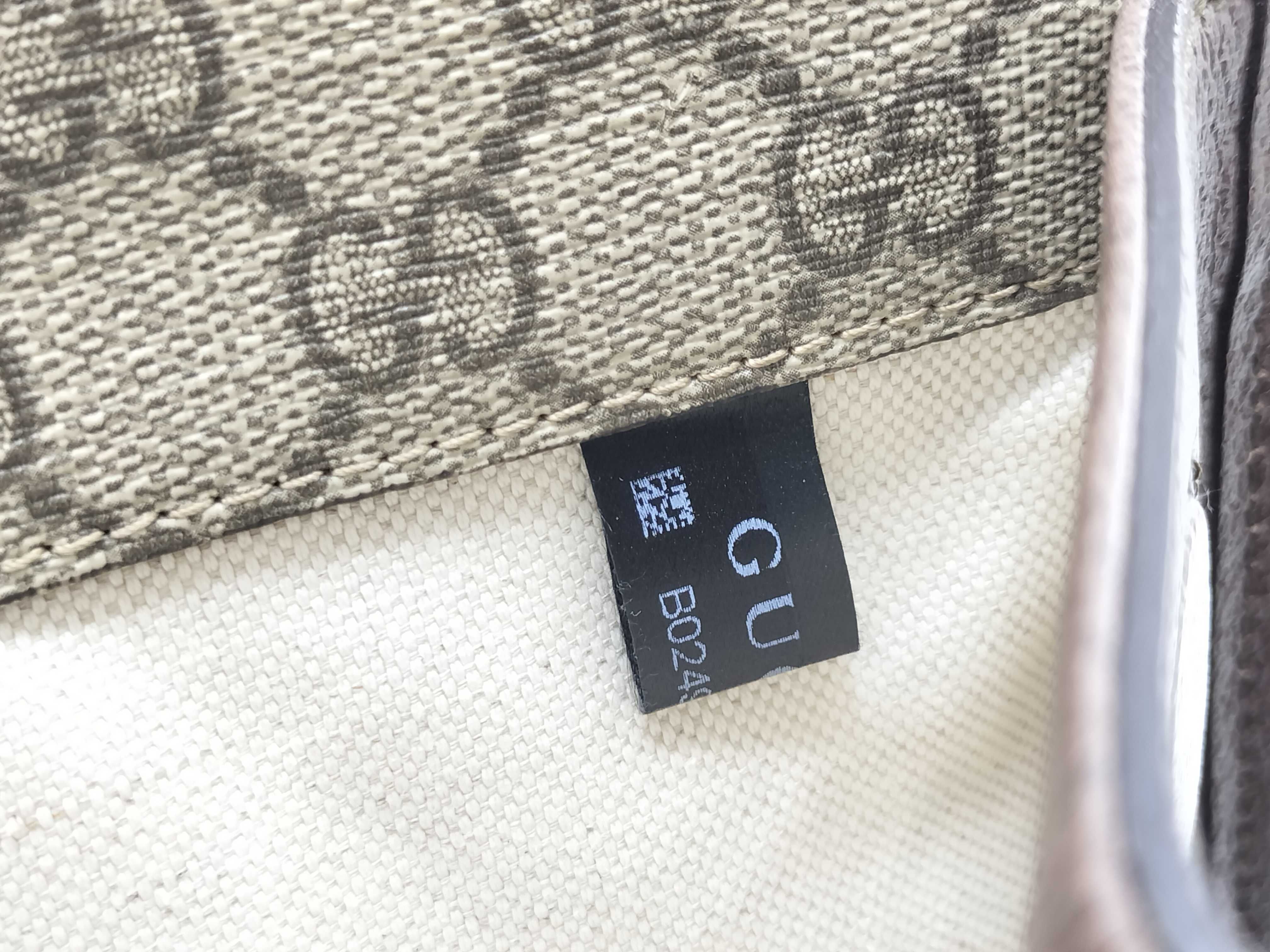GG Supreme Gucci Shoulder Bag — view 15