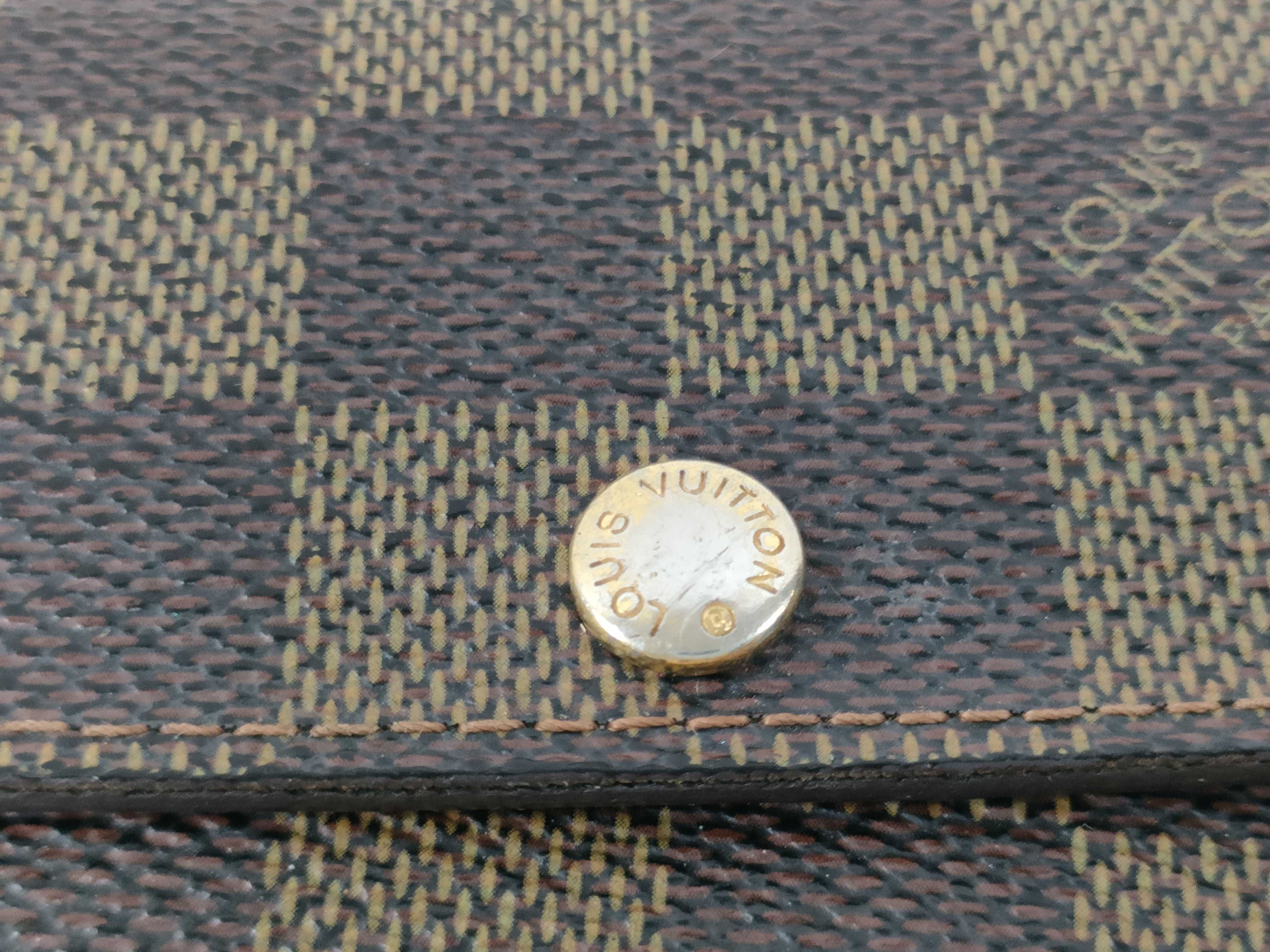 Damier Vuitton Key Case — view 7