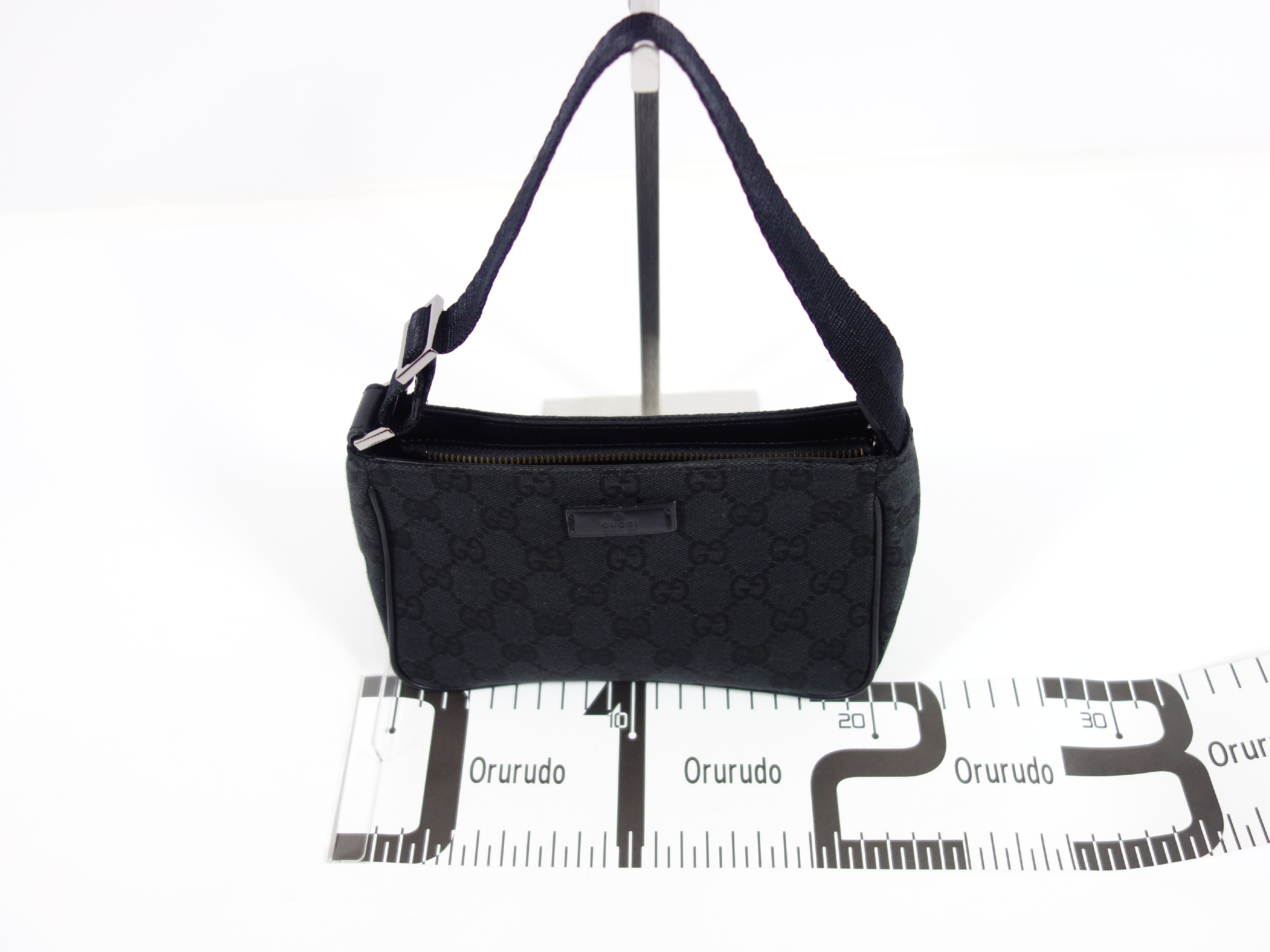 GG Canvas Shoulder Bag — view 2