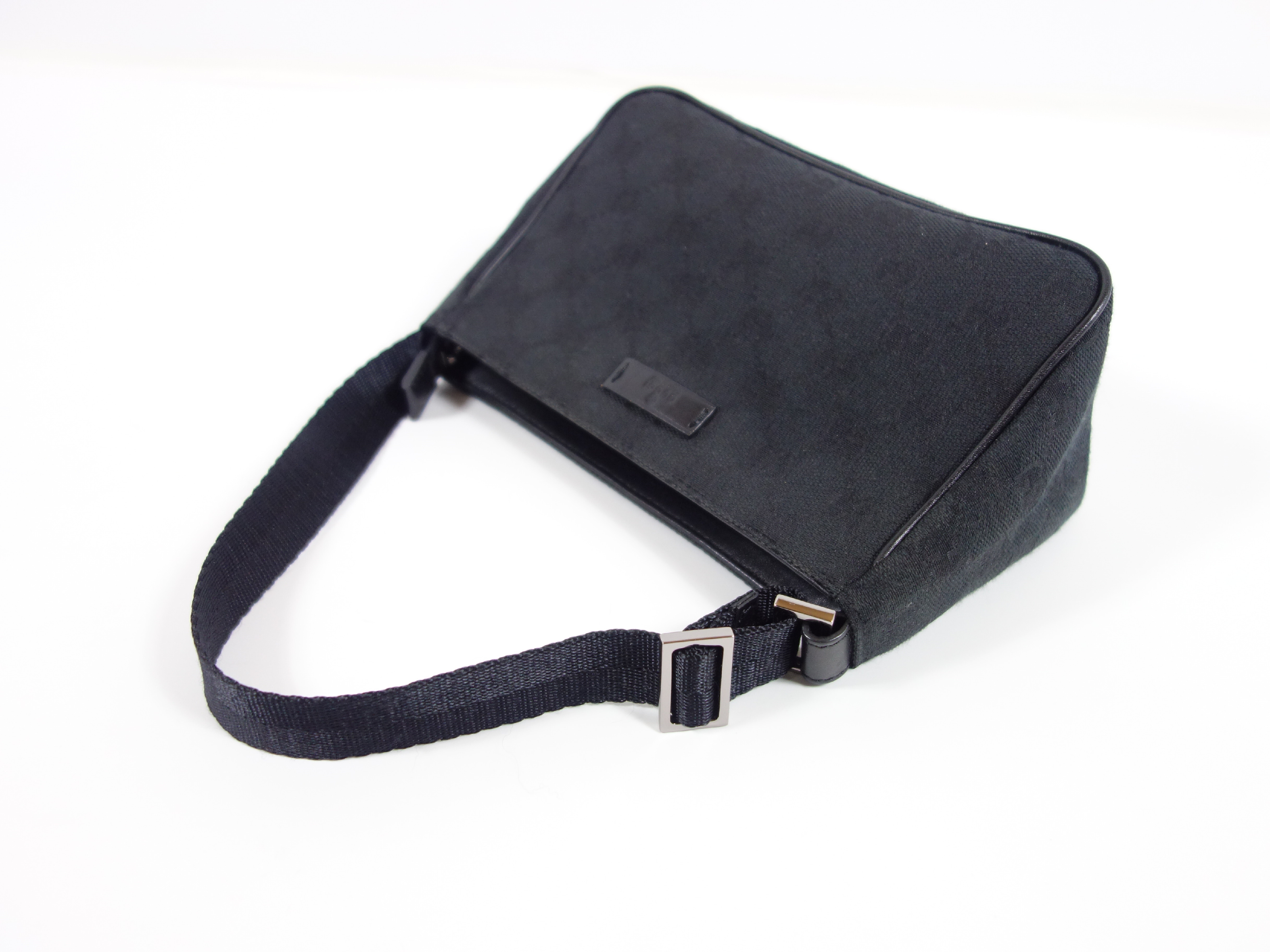 GG Canvas Shoulder Bag — view 4