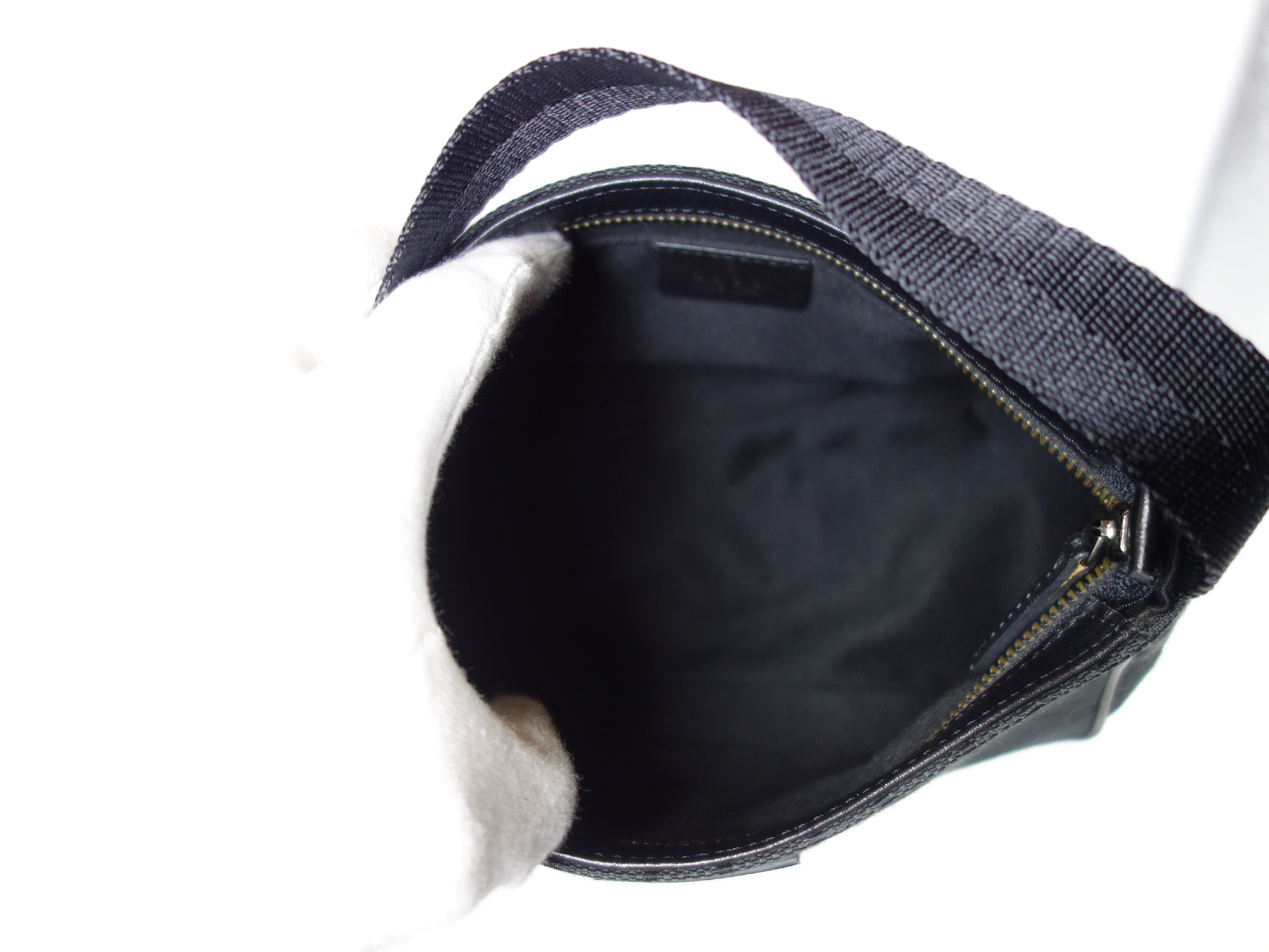 GG Canvas Shoulder Bag — view 8