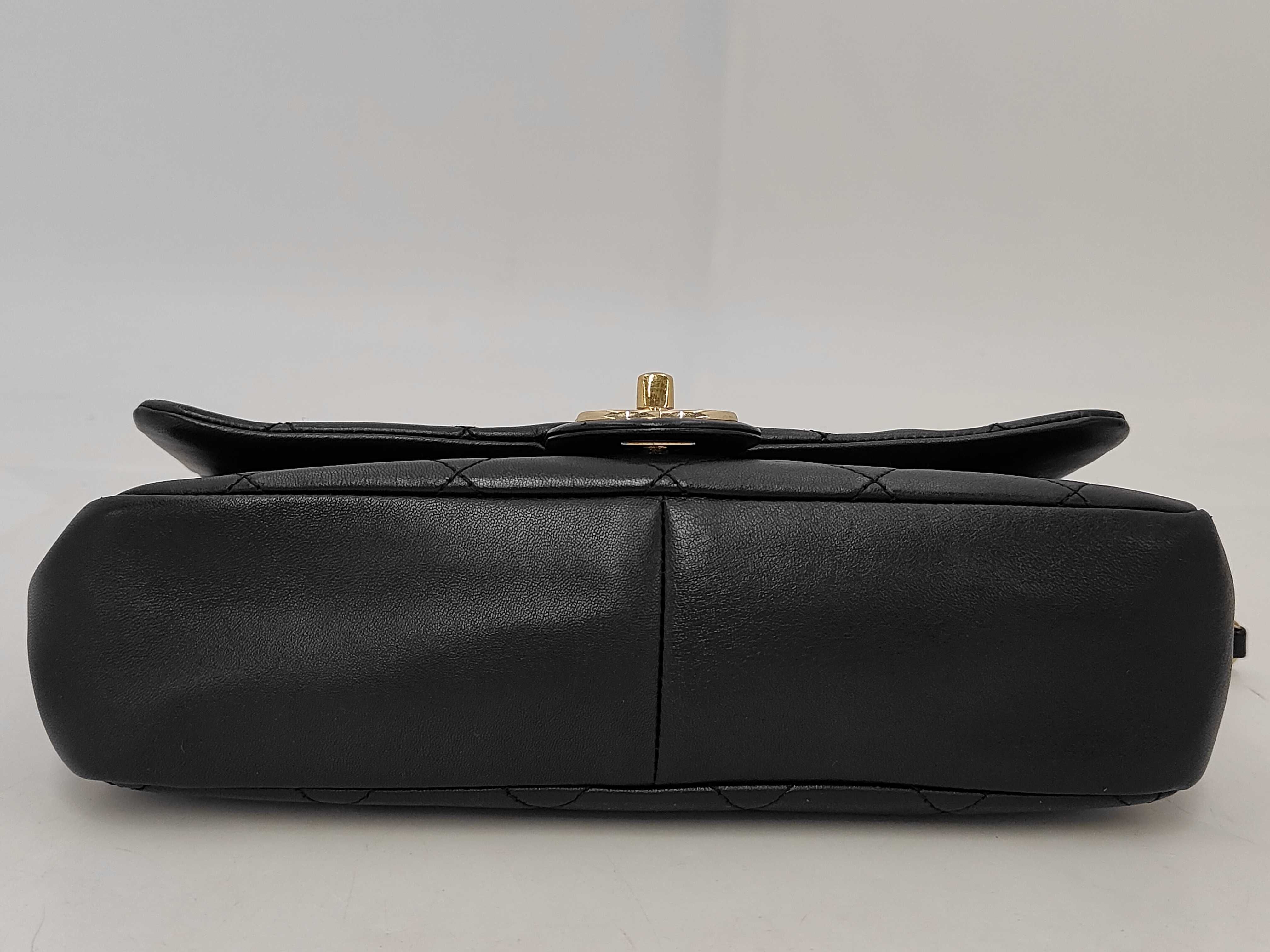 Matelassé Chain Shoulder Bag, with original sticker, serial number in the 29 range. — view 4