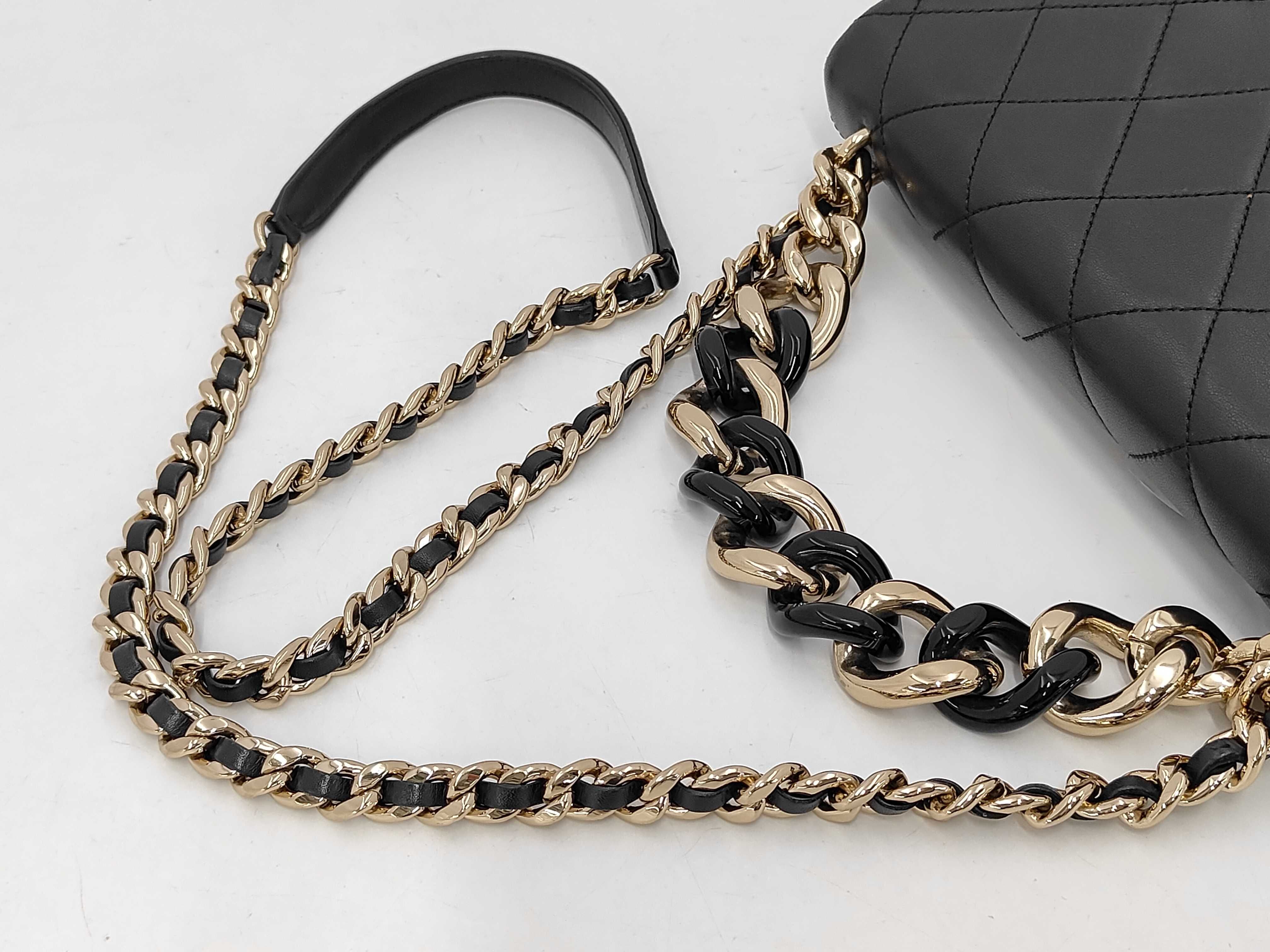 Matelassé Chain Shoulder Bag, with original sticker, serial number in the 29 range. — view 5