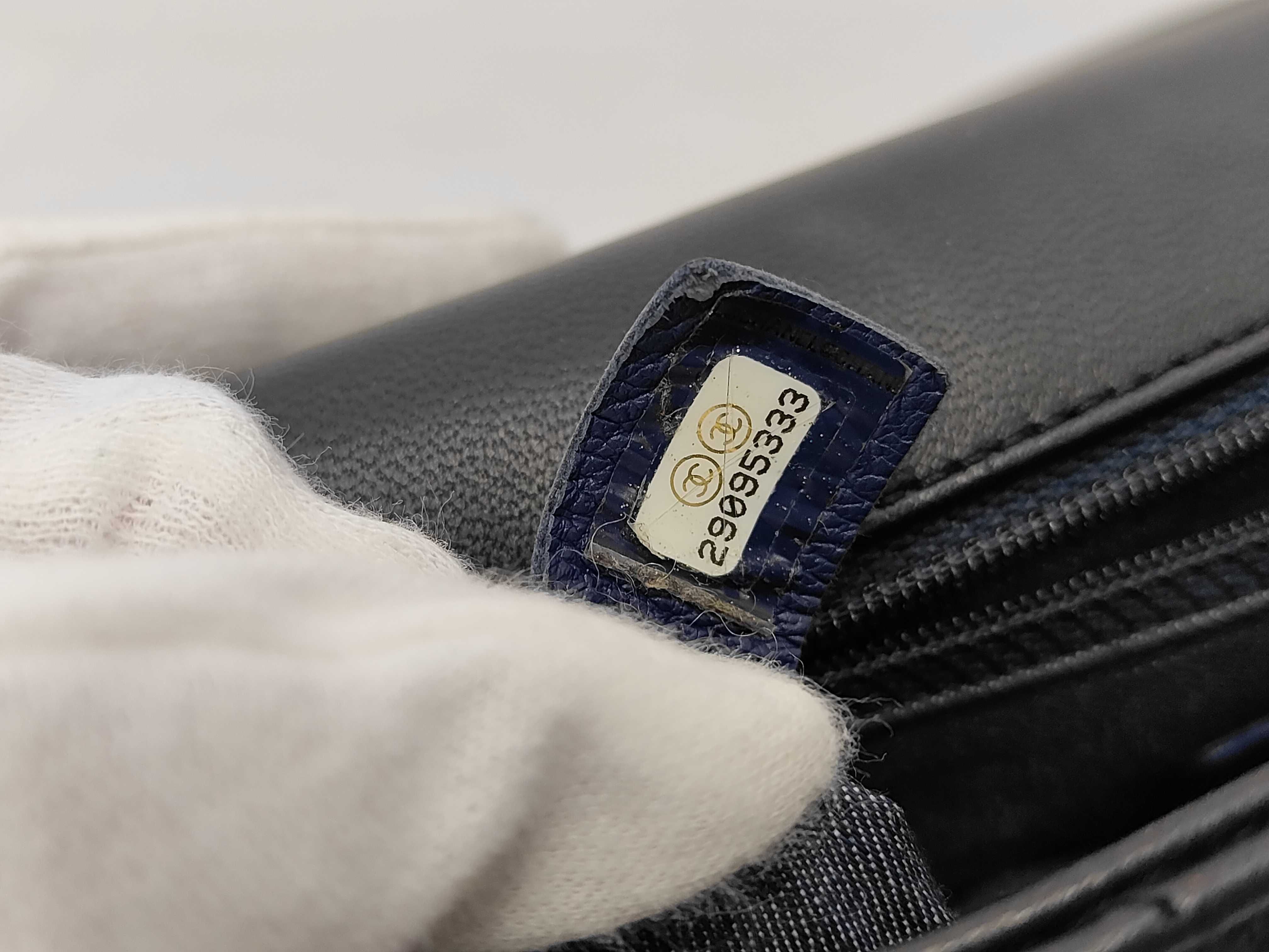 Matelassé Chain Shoulder Bag, with original sticker, serial number in the 29 range. — view 10