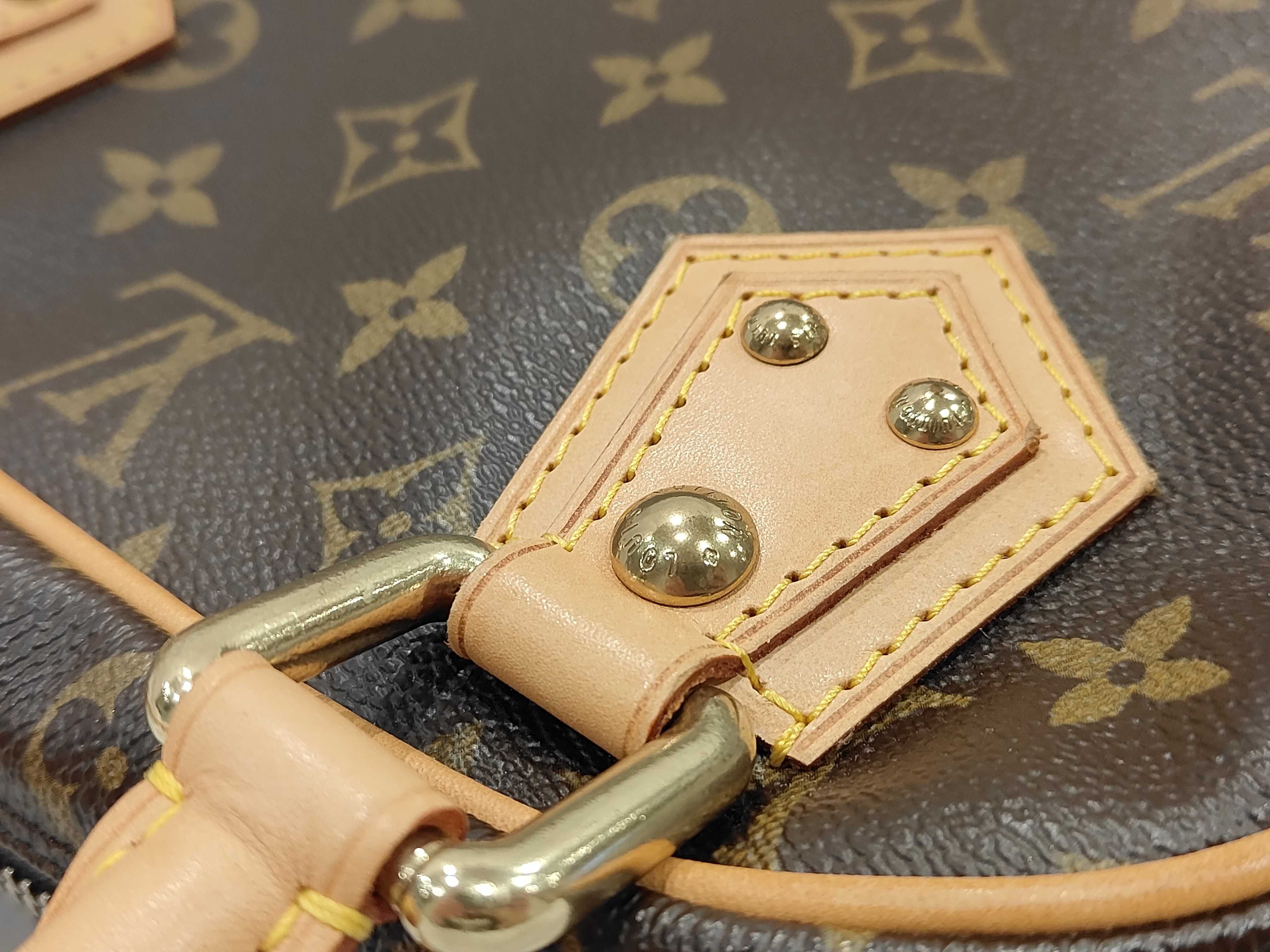 Monogram M40026 Manhattan PM Handbag — view 8