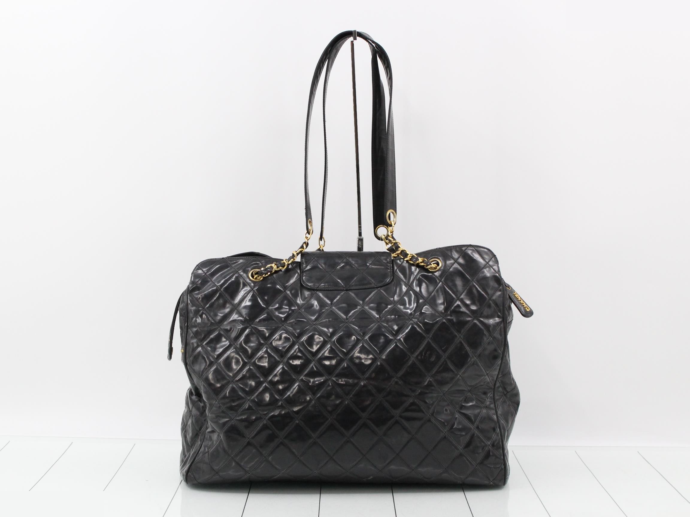 Supermodel patent leather chain tote bag, black and gold. — view 2