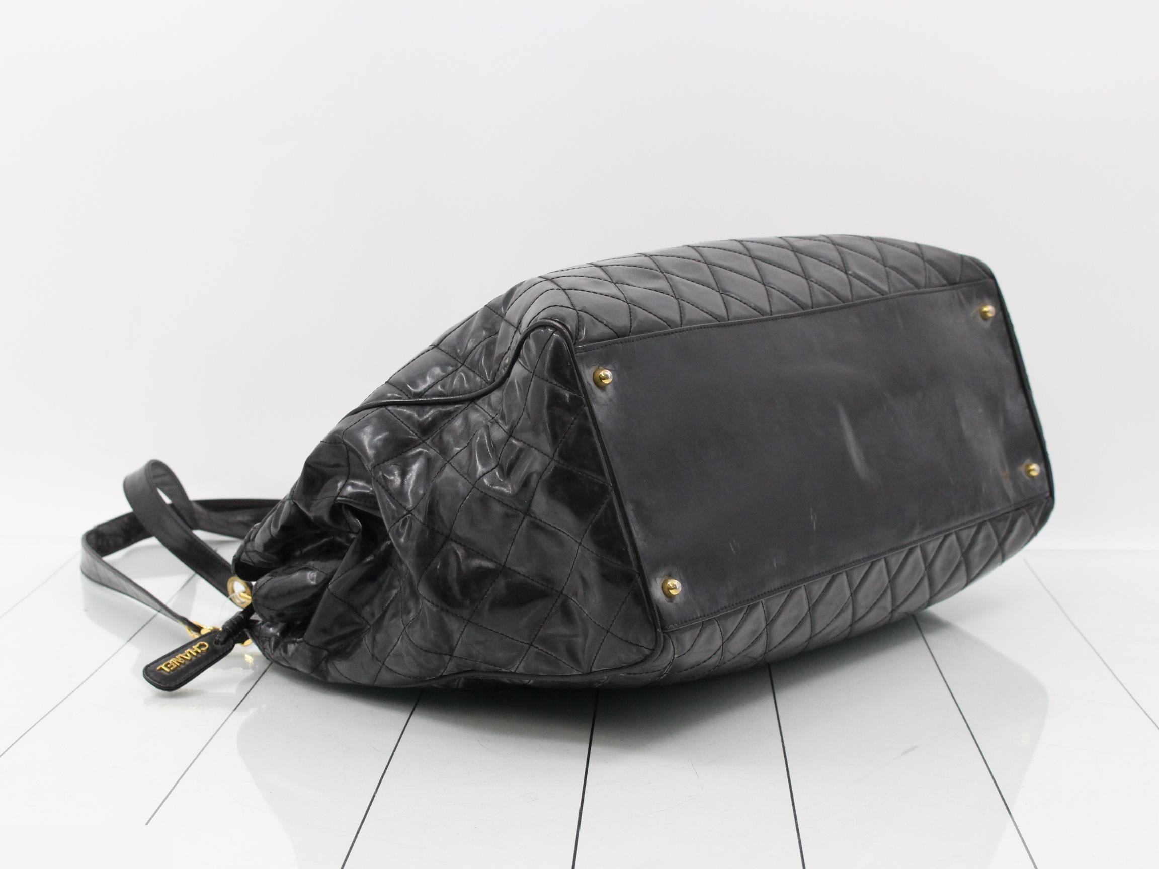Supermodel patent leather chain tote bag, black and gold. — view 5