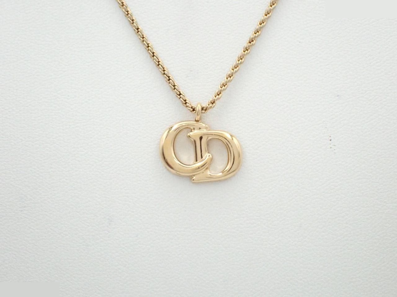 Other lines: Precious metals, necklaces, pendants