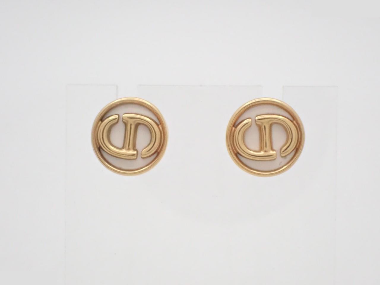 Gold earrings