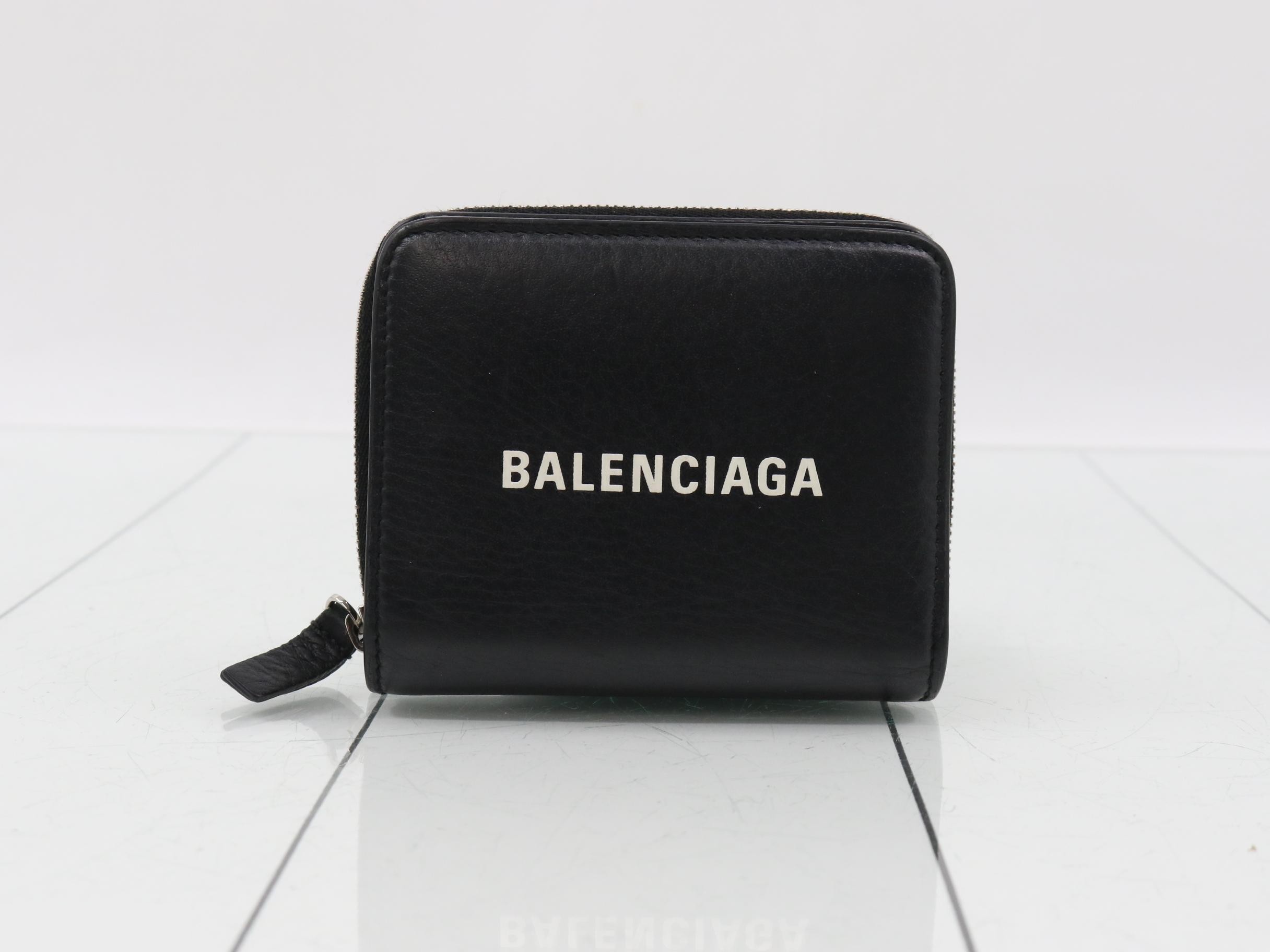 Small wallet, bi-fold wallet