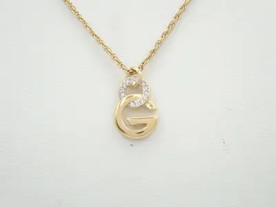 Other line: Precious metal necklaces and pendants, neck circumference approximately 46 cm.