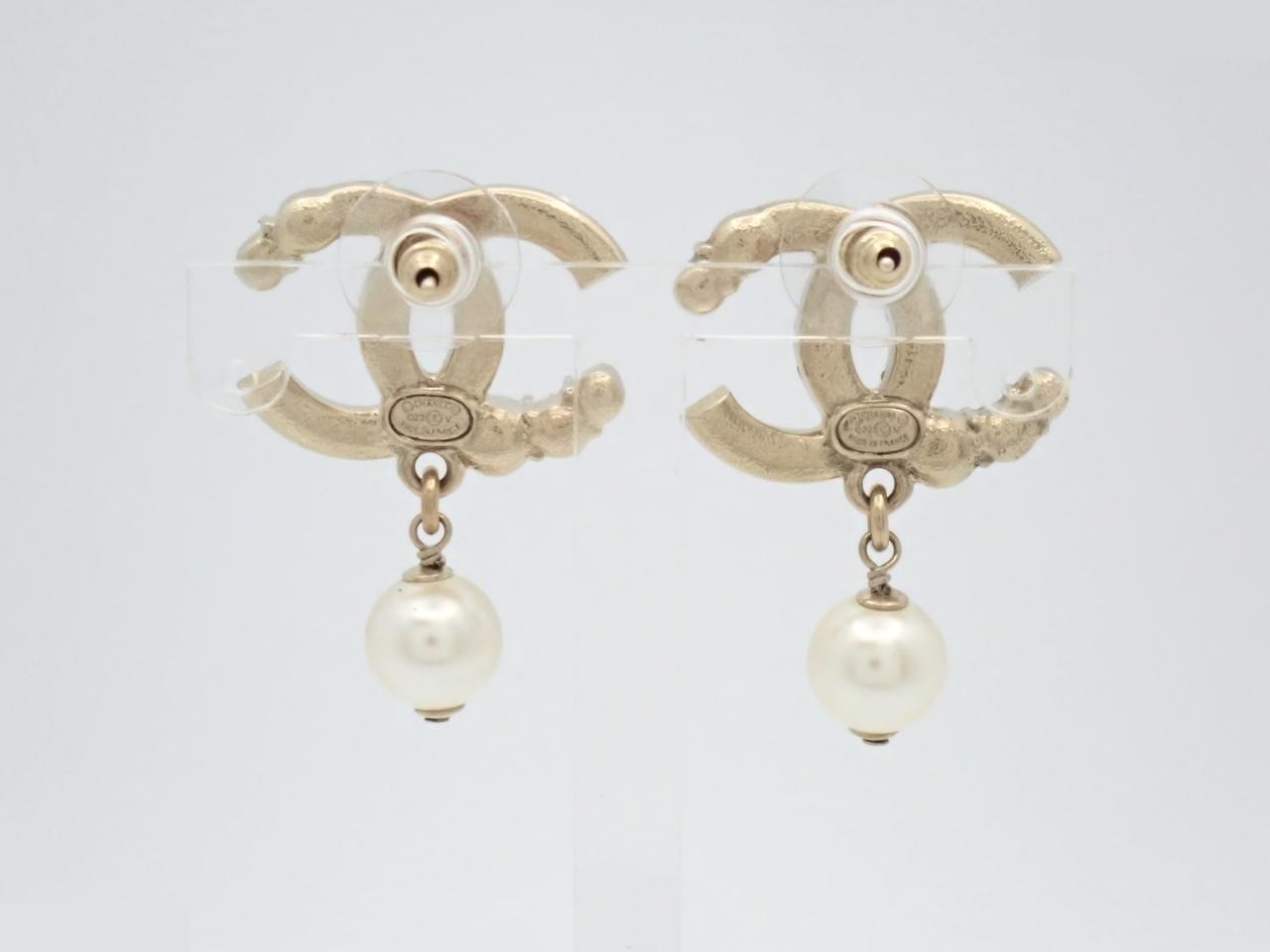Earrings, Coco Mark, Pearl — view 2