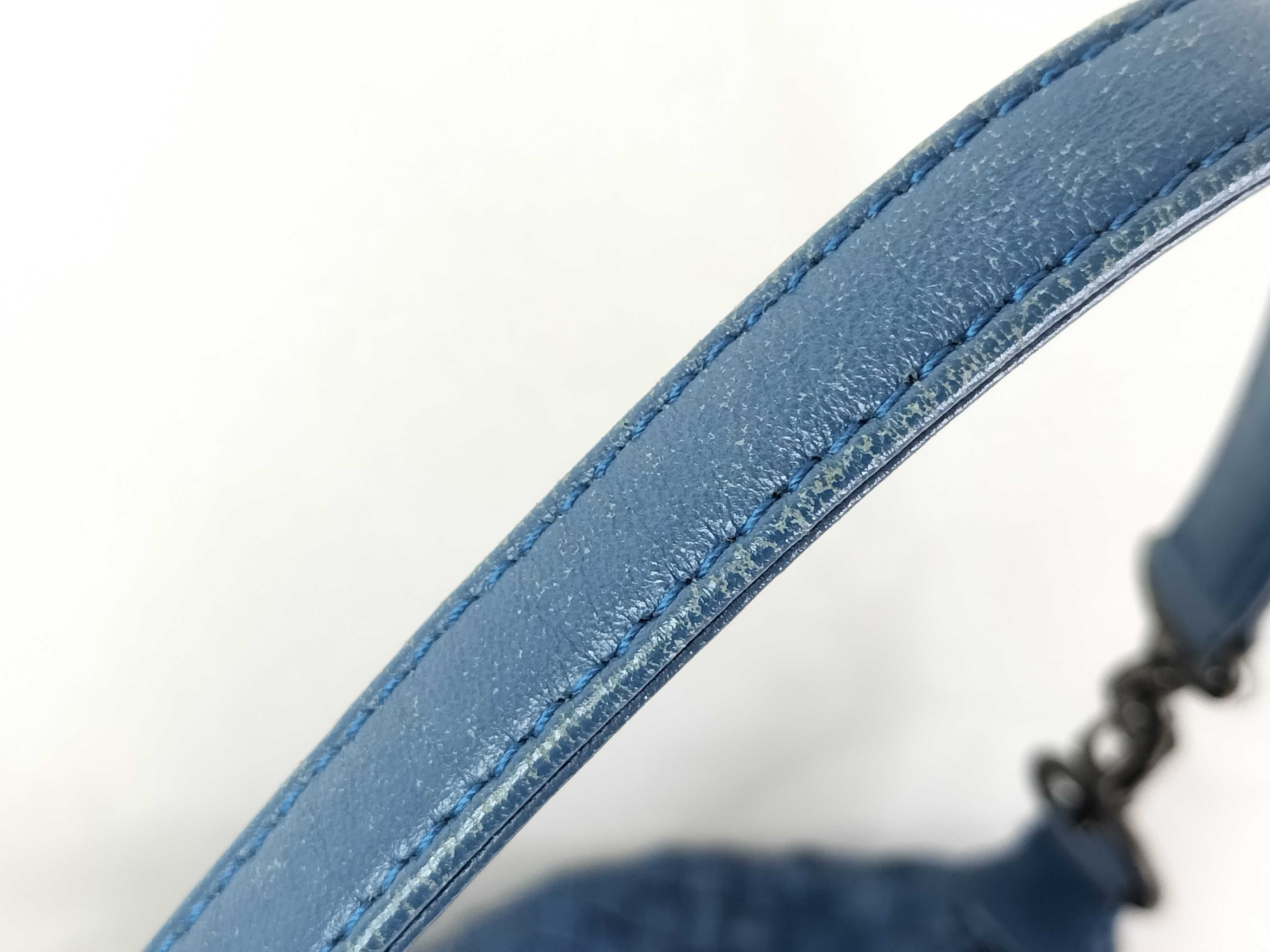 Intrecciato Leather One-Shoulder Bag (Shoulder Bag) — view 5