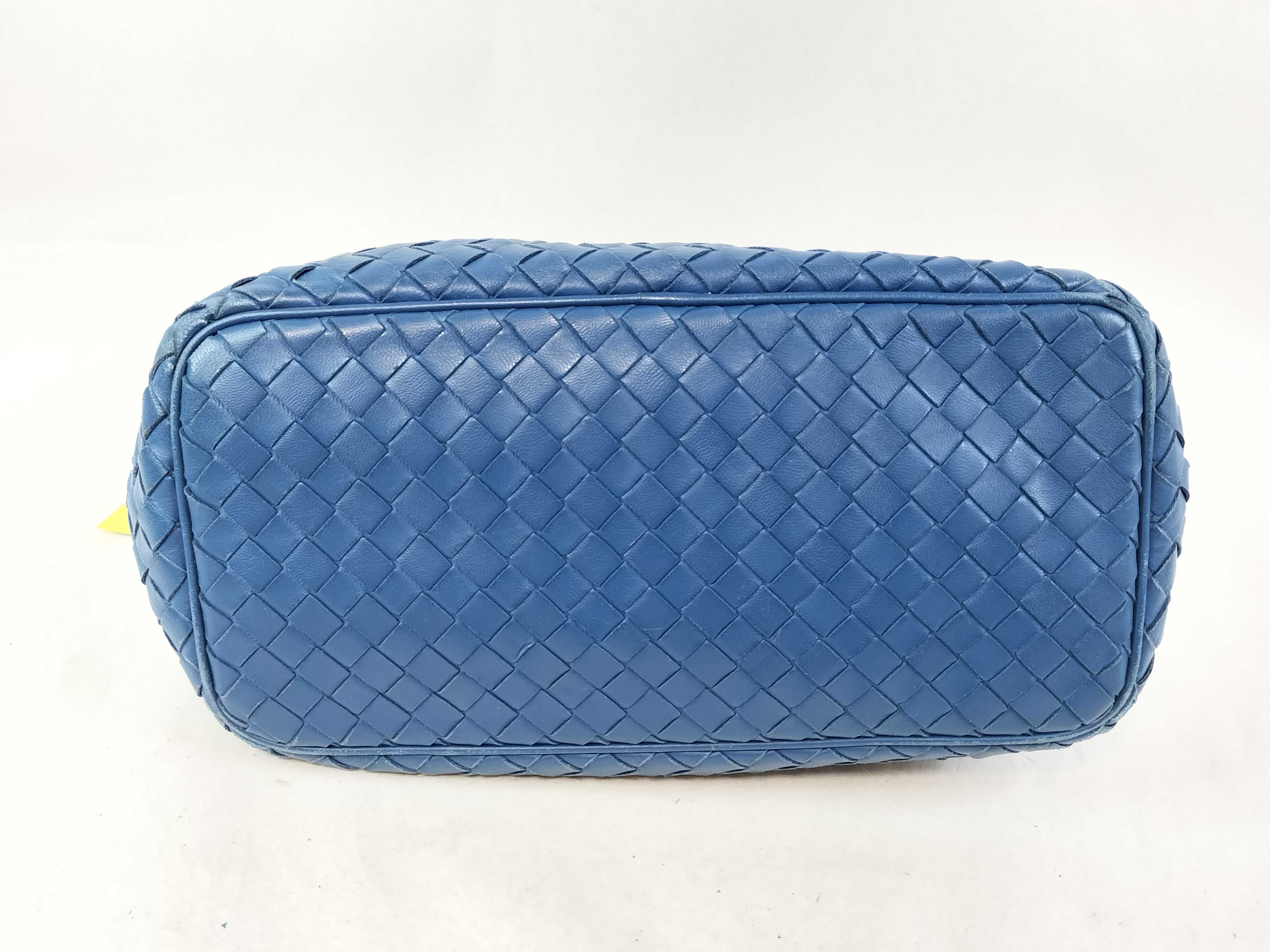 Intrecciato Leather One-Shoulder Bag (Shoulder Bag) — view 8