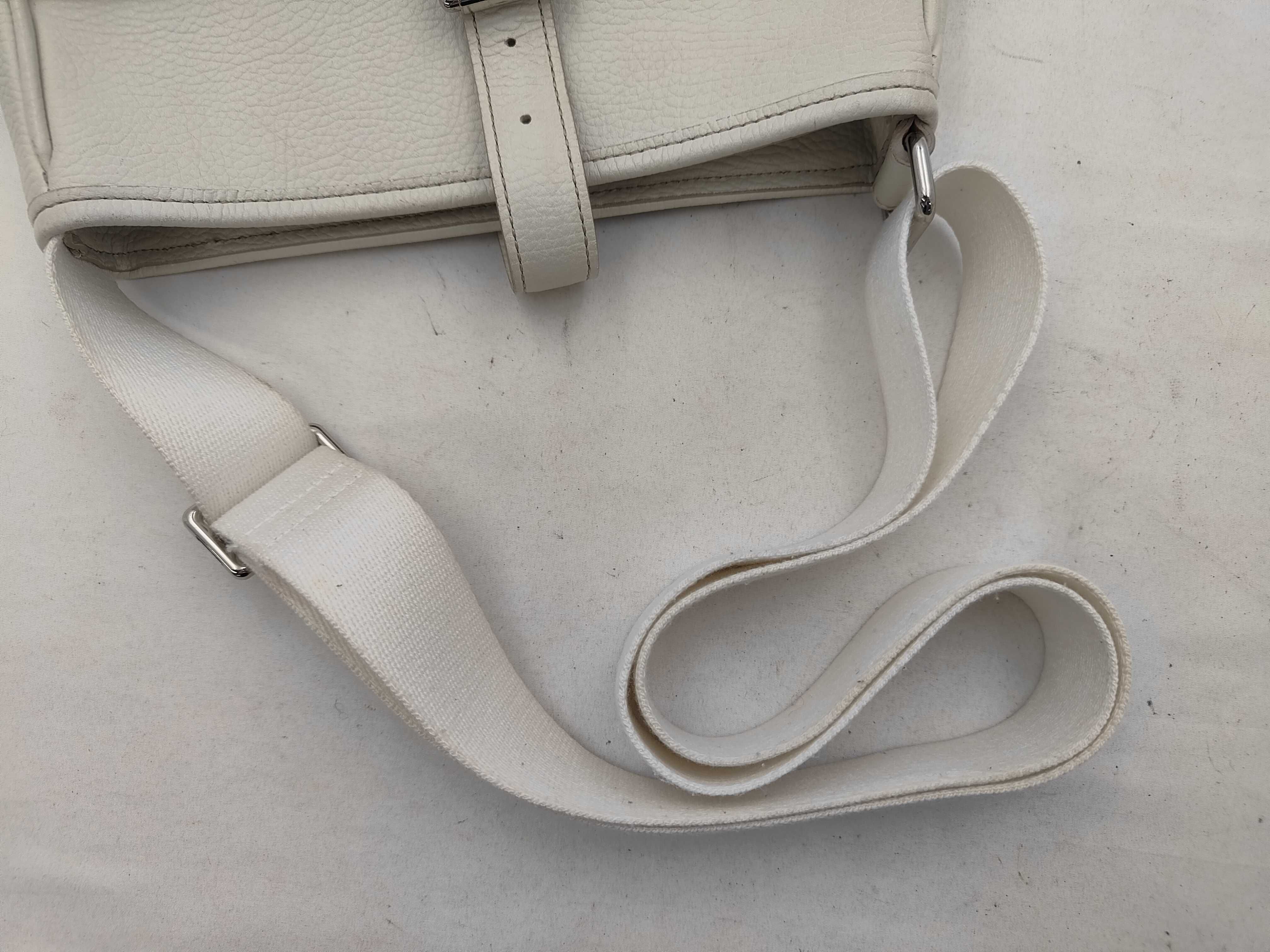 Leather White Shoulder Bag with Nova Check Interior — view 3