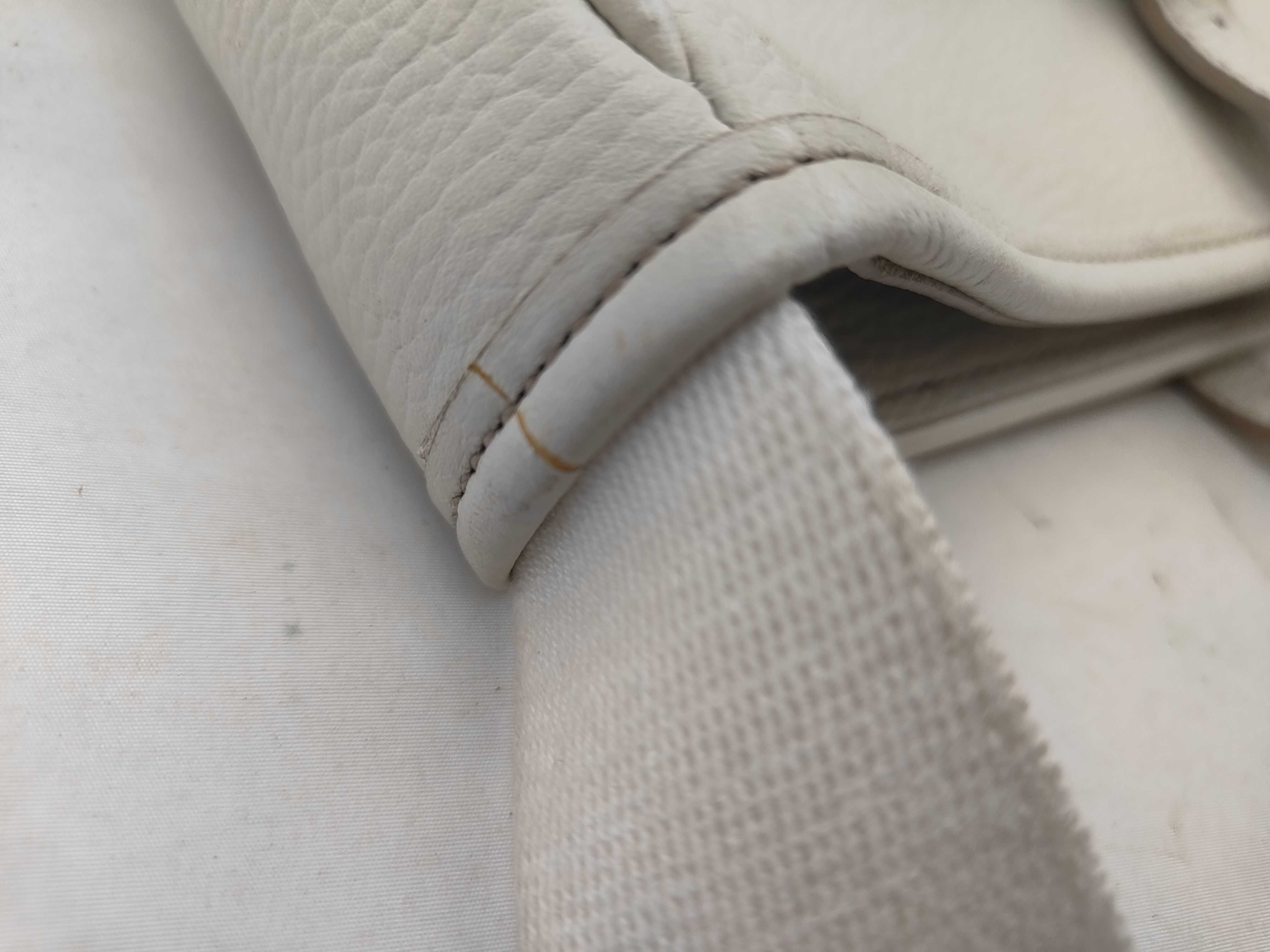Leather White Shoulder Bag with Nova Check Interior — view 5