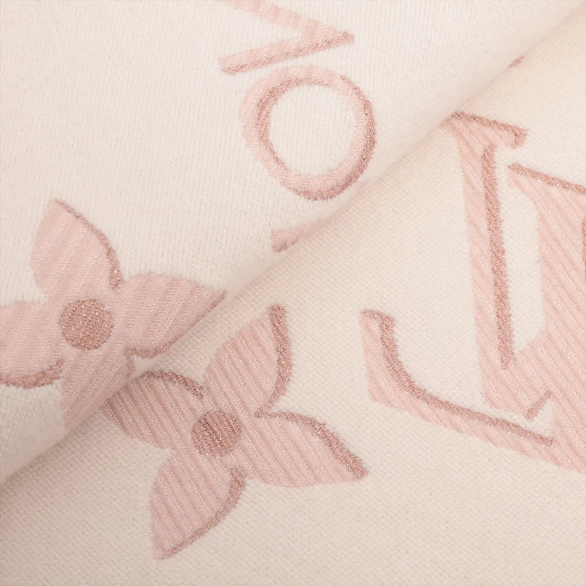 M78237 Escharp LV Essential Shine MR3272 Muffler Wool x Rayon Rose Scratching Fuzzing — view 2
