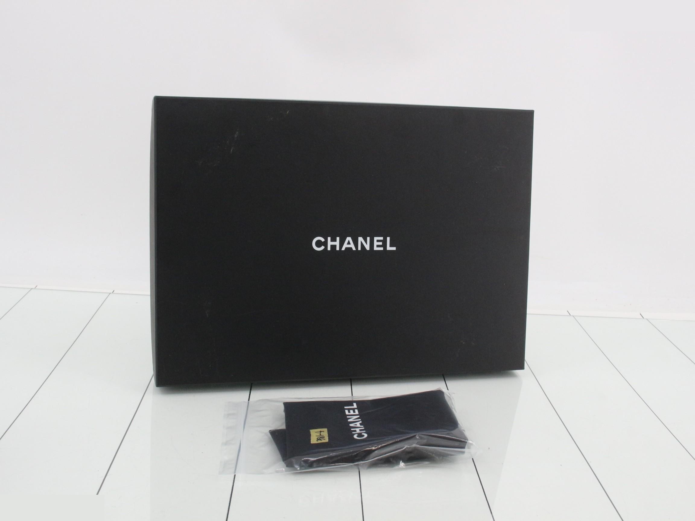 Matelassé Caviar Skin Clutch Pouch — view 7