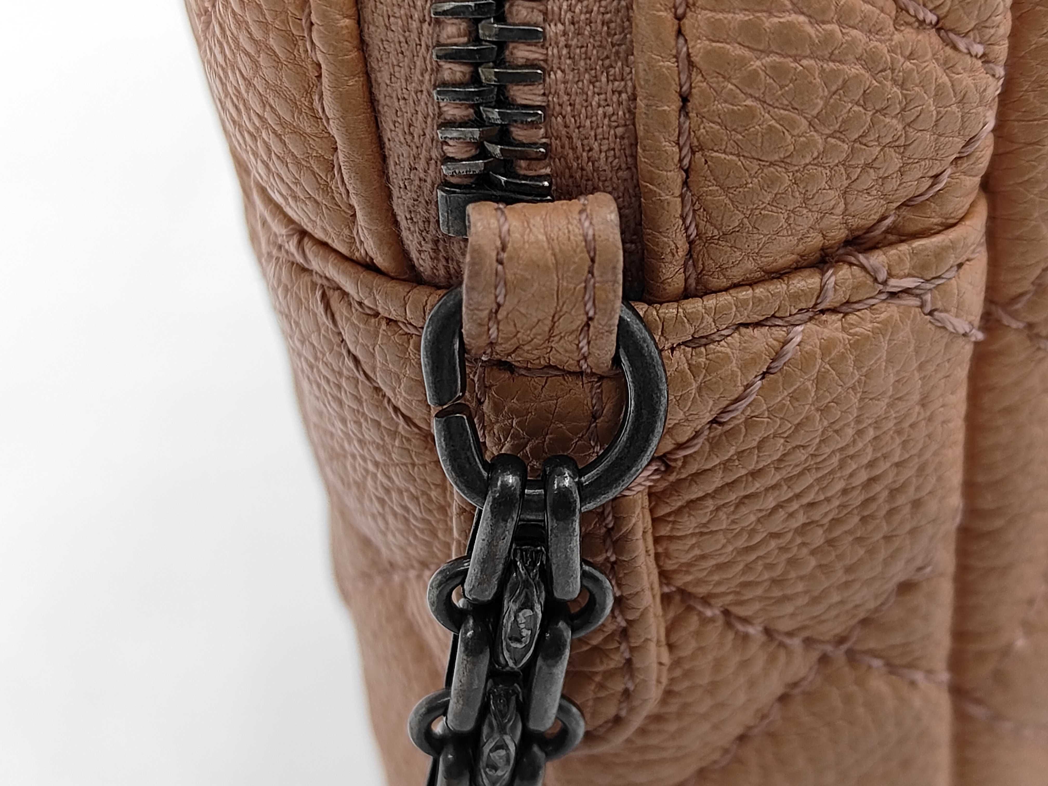 2.55 Caviar Skin Matelassé Chain Shoulder Bag (Serial Number 22) — view 5
