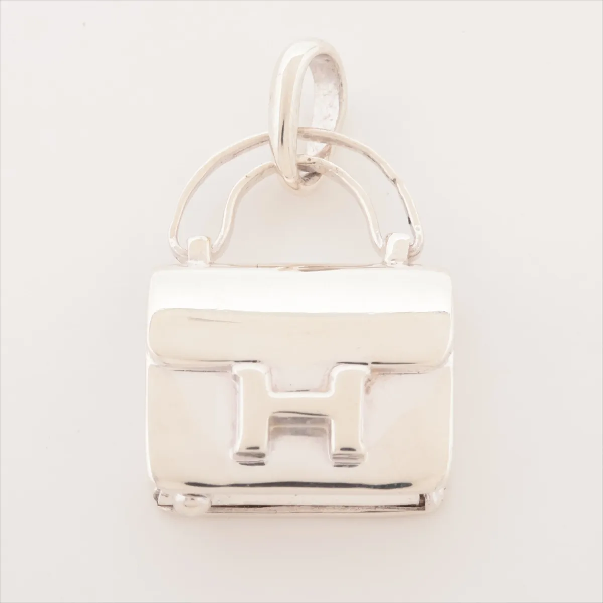 Constance pendant top, 925 sterling silver. Shows signs of wear,
