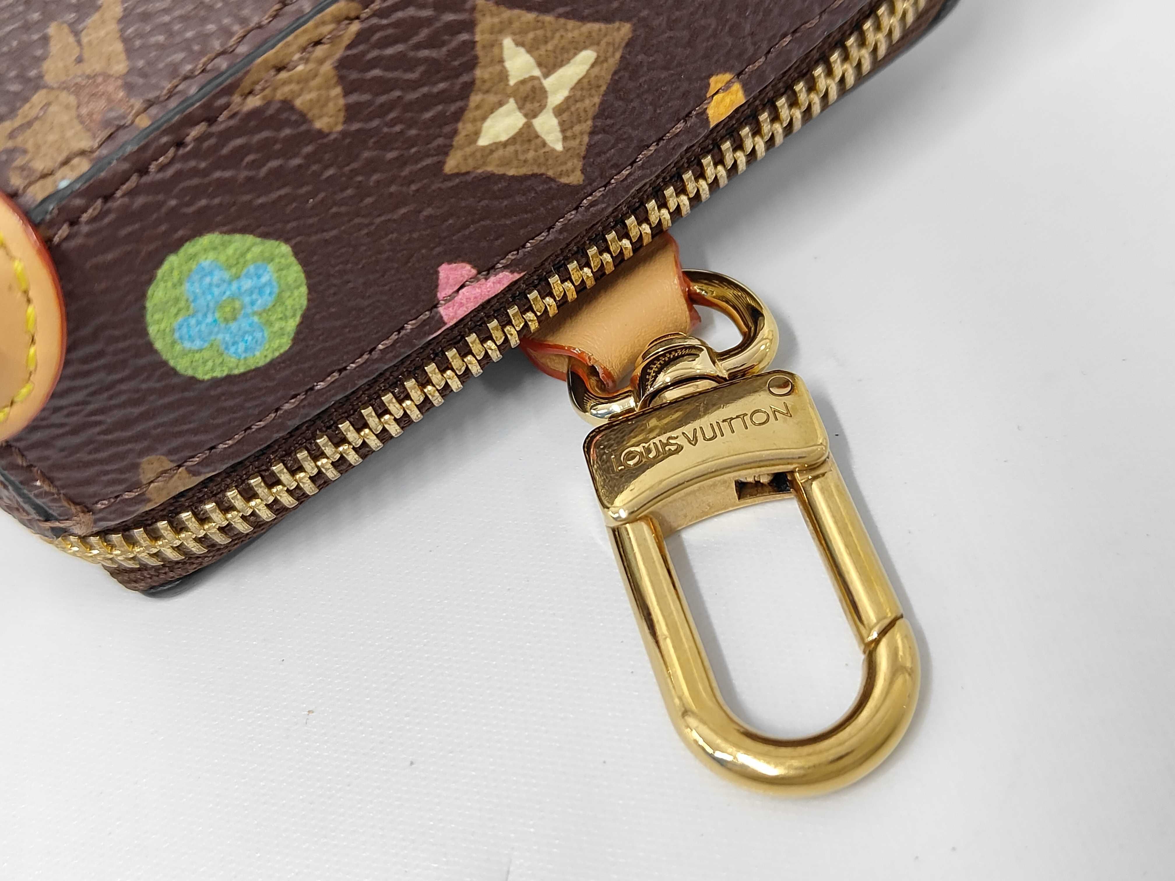 Envelope Trunk Charm and other accessories — view 5