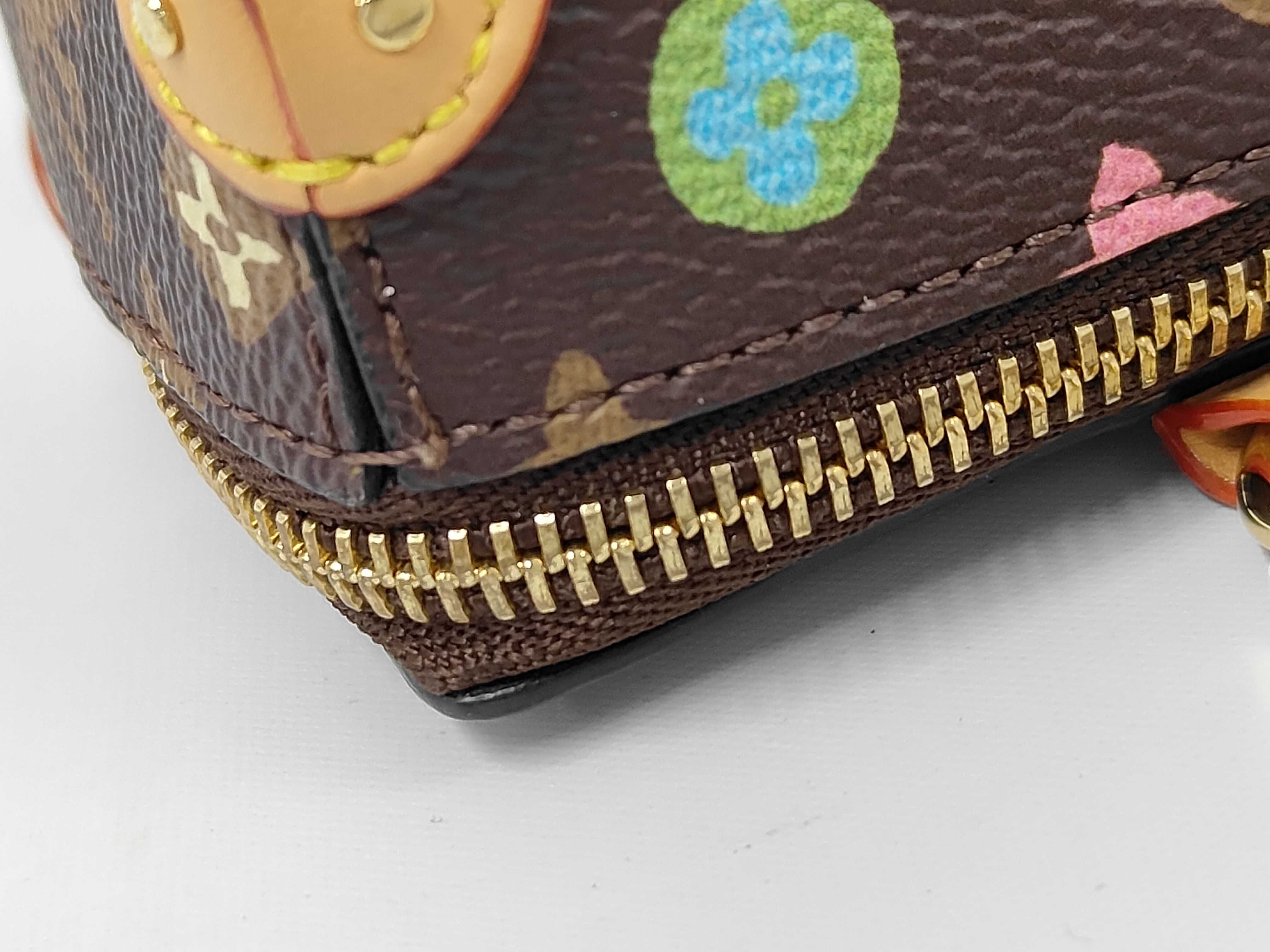 Envelope Trunk Charm and other accessories — view 7
