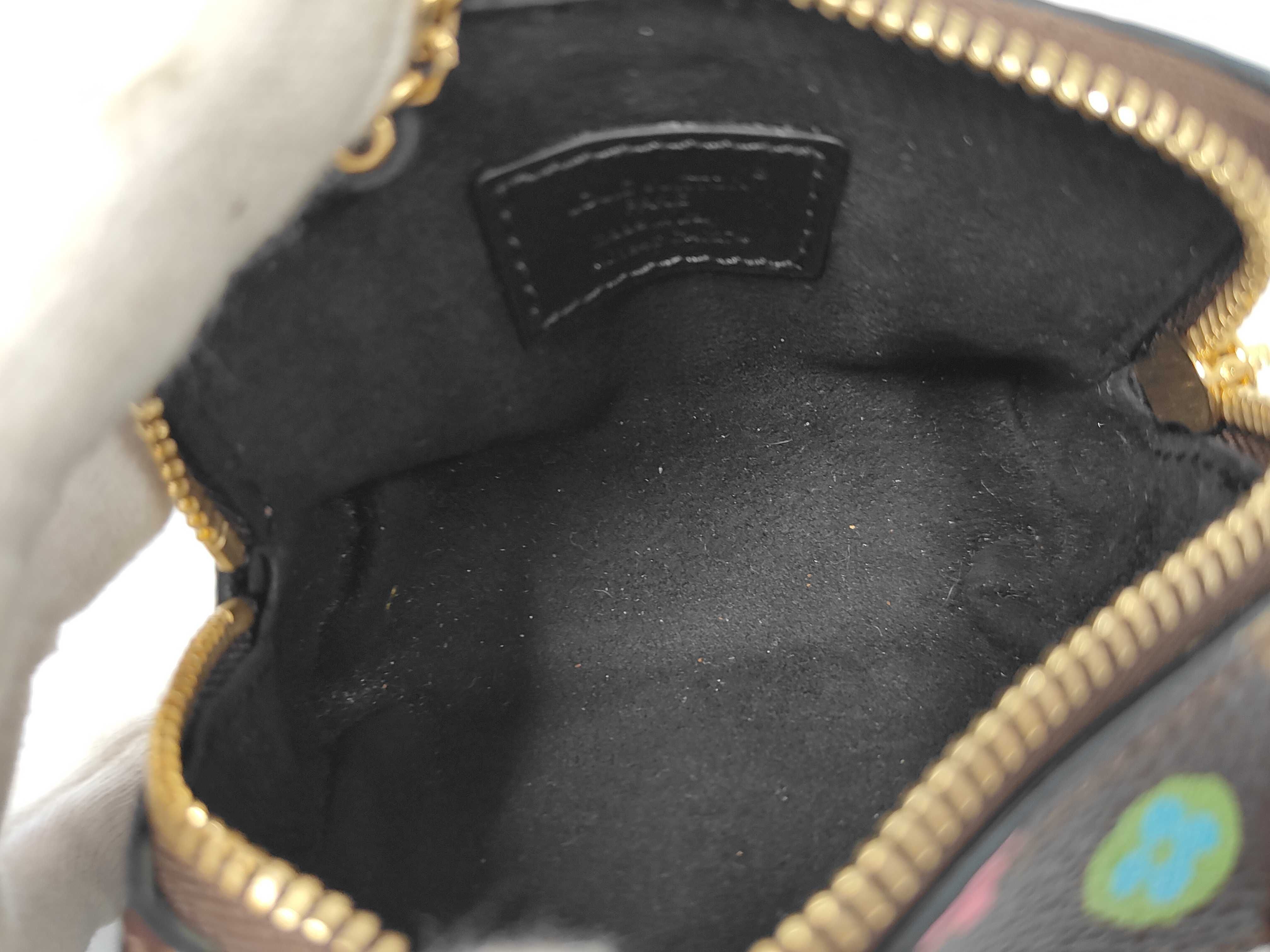Envelope Trunk Charm and other accessories — view 8