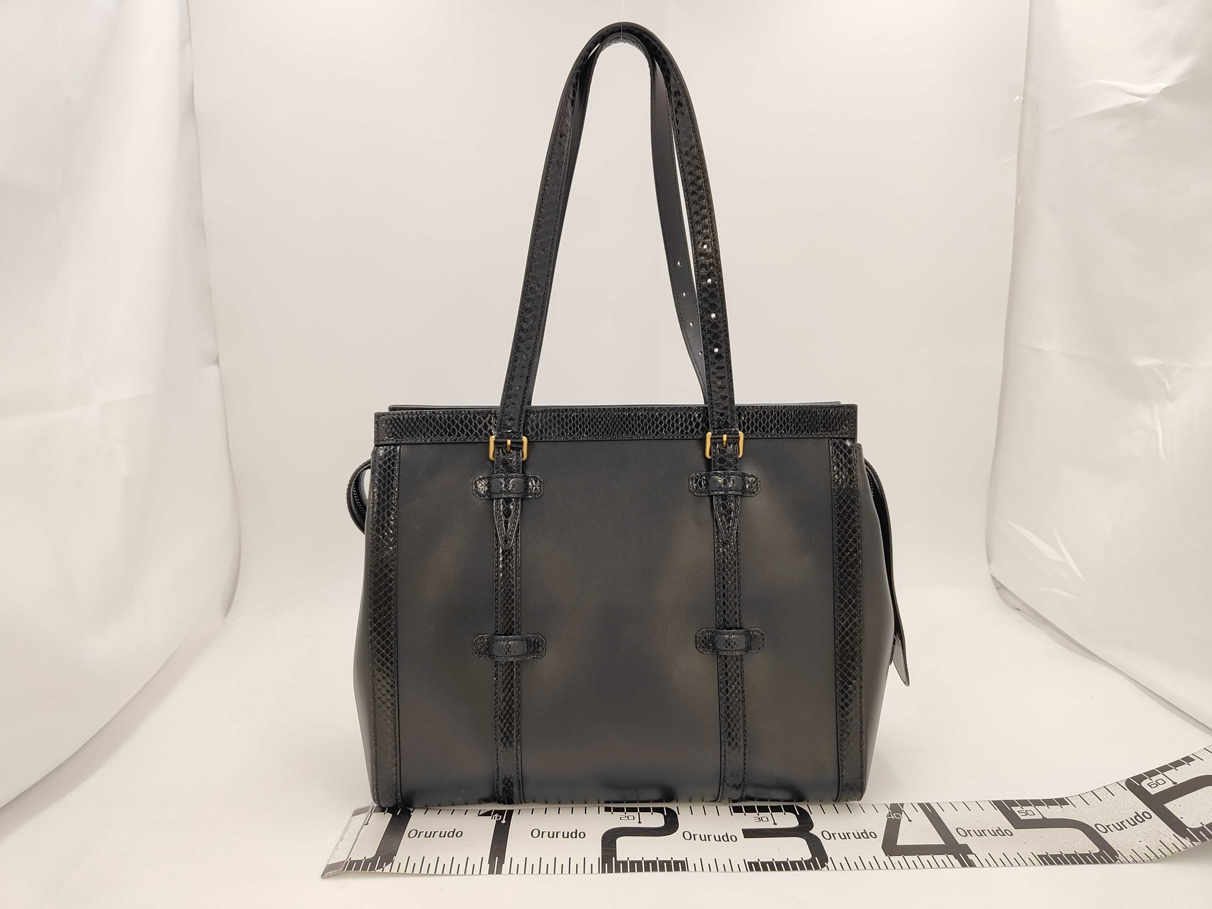 GG Marmont Tote Bag — view 2
