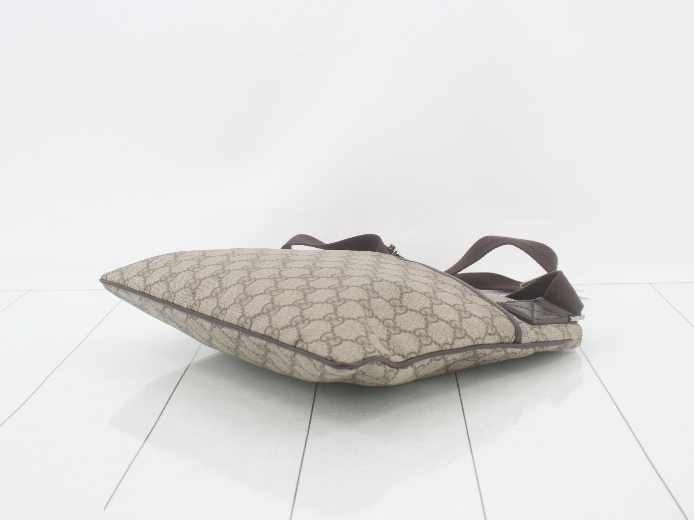 GG Supreme Shoulder Bag — view 6
