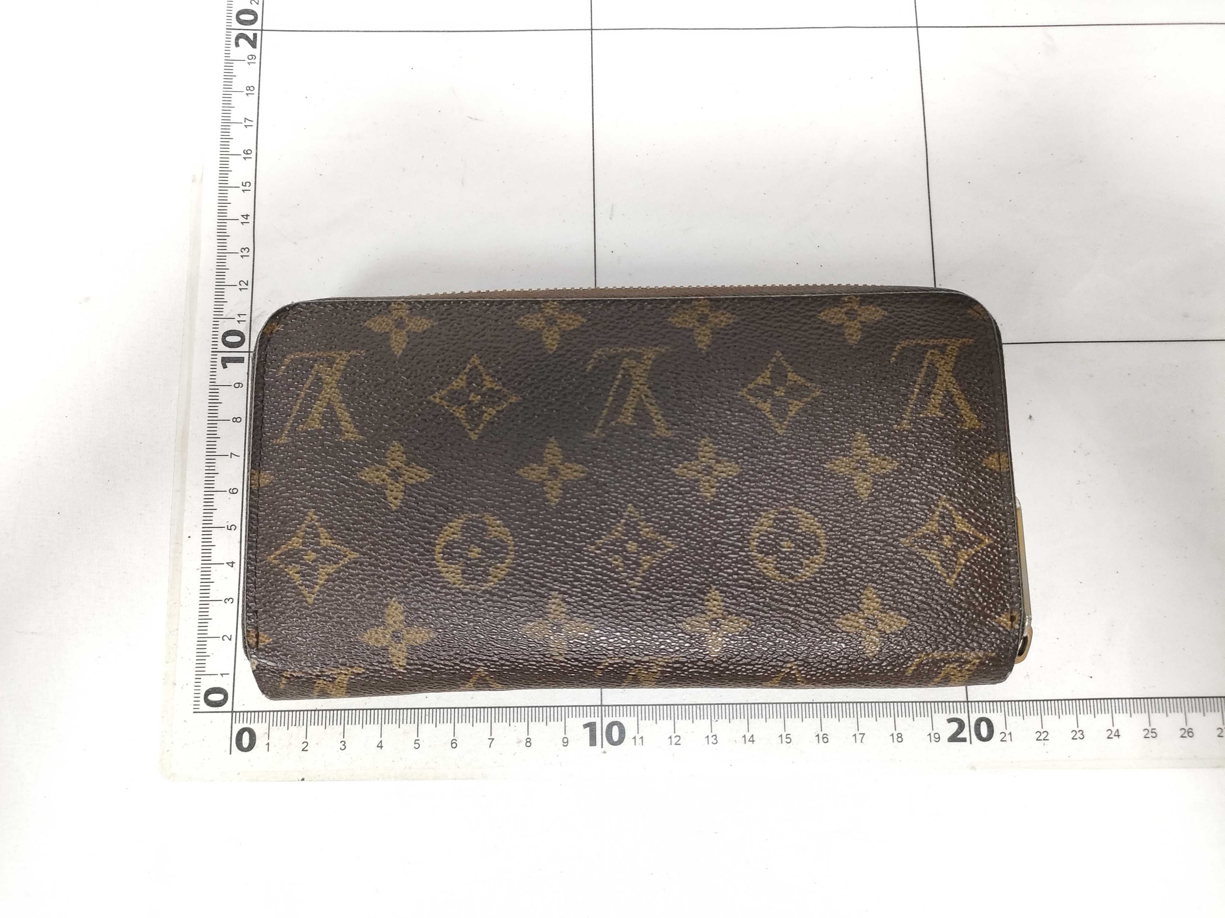 Monogram Louis Vuitton Zippy Wallet — view 2