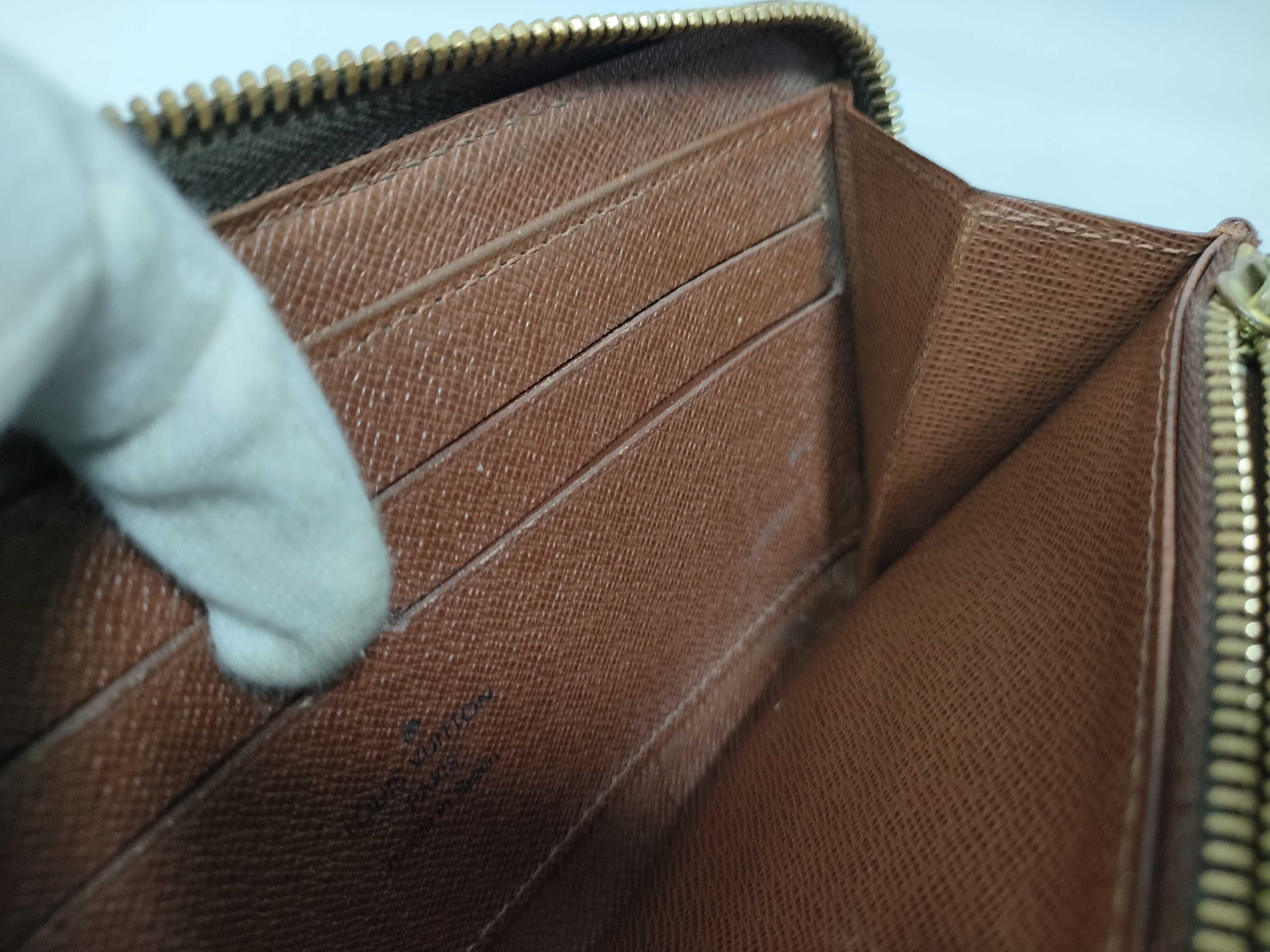 Monogram Louis Vuitton Zippy Wallet — view 10