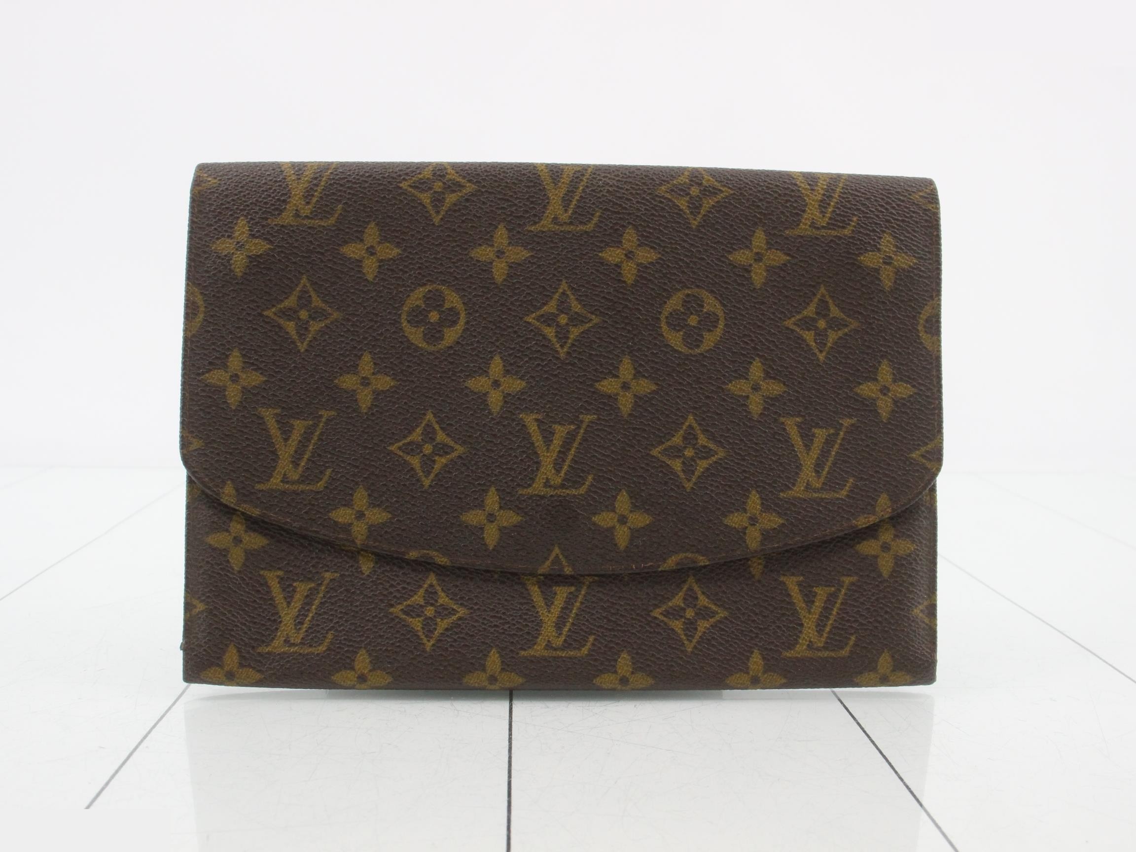 clutch pouch