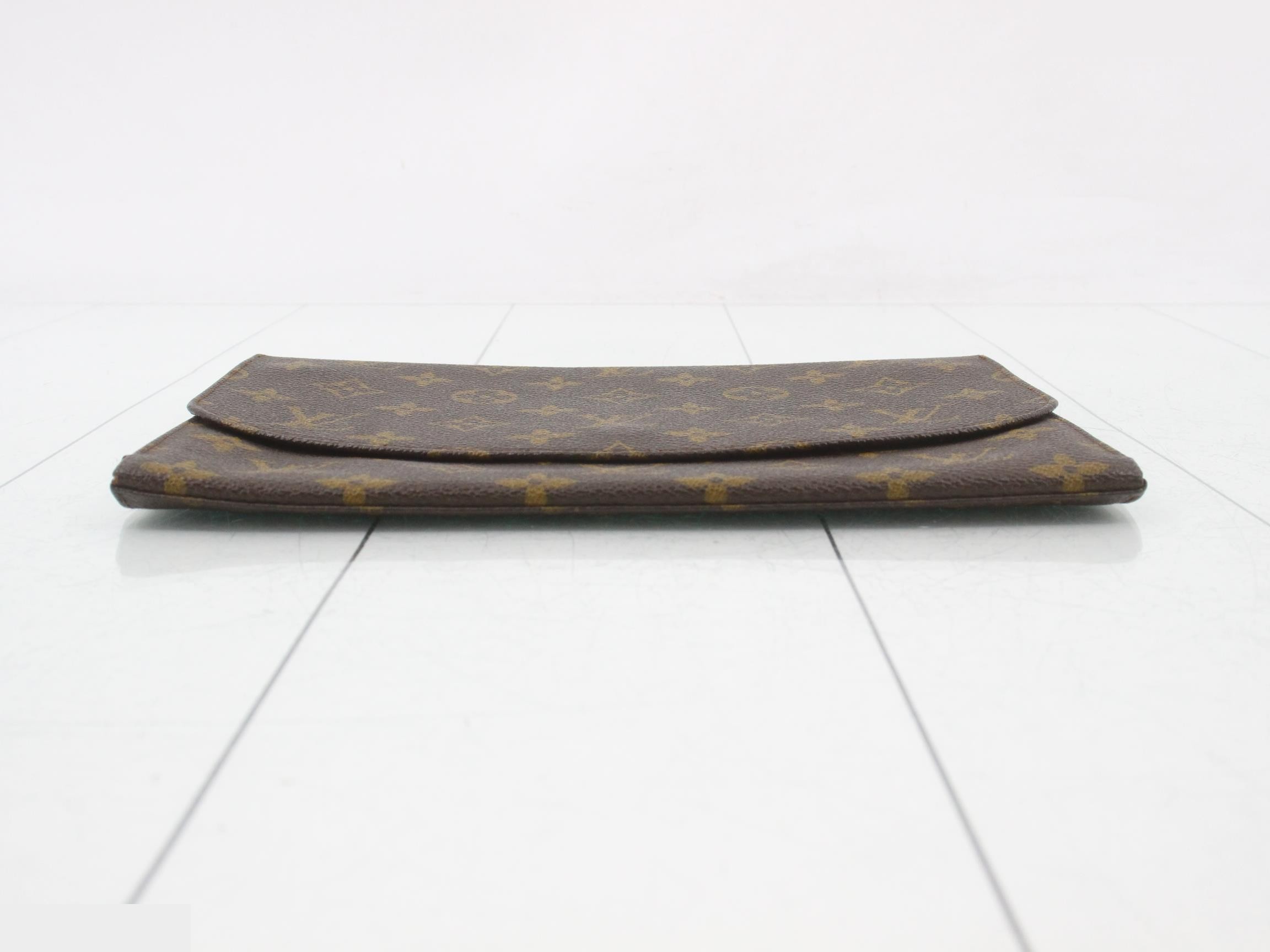 clutch pouch — view 3