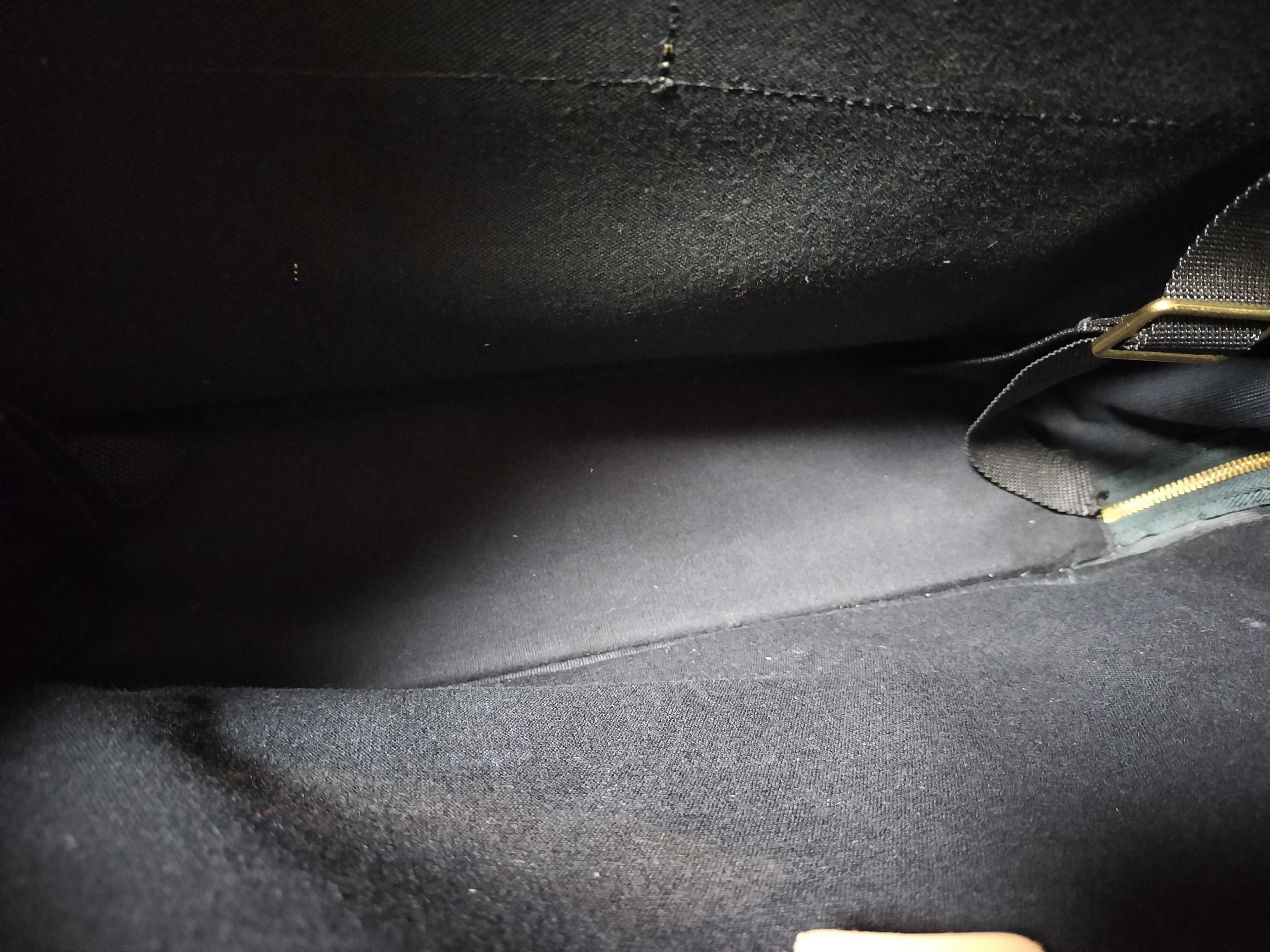 Boston bag (shows signs of wear) Boston bag — view 11