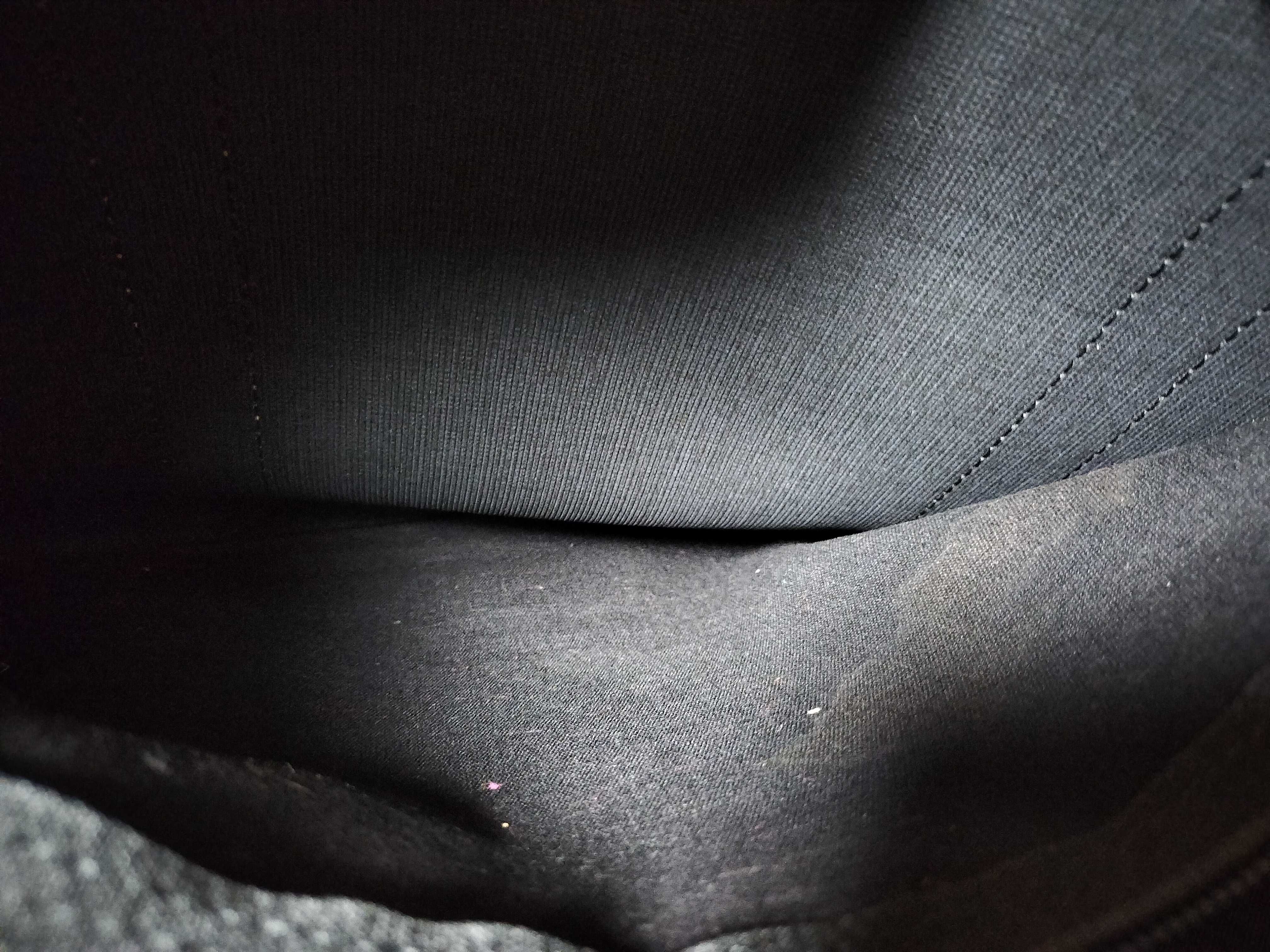 Boston bag (shows signs of wear) Boston bag — view 12
