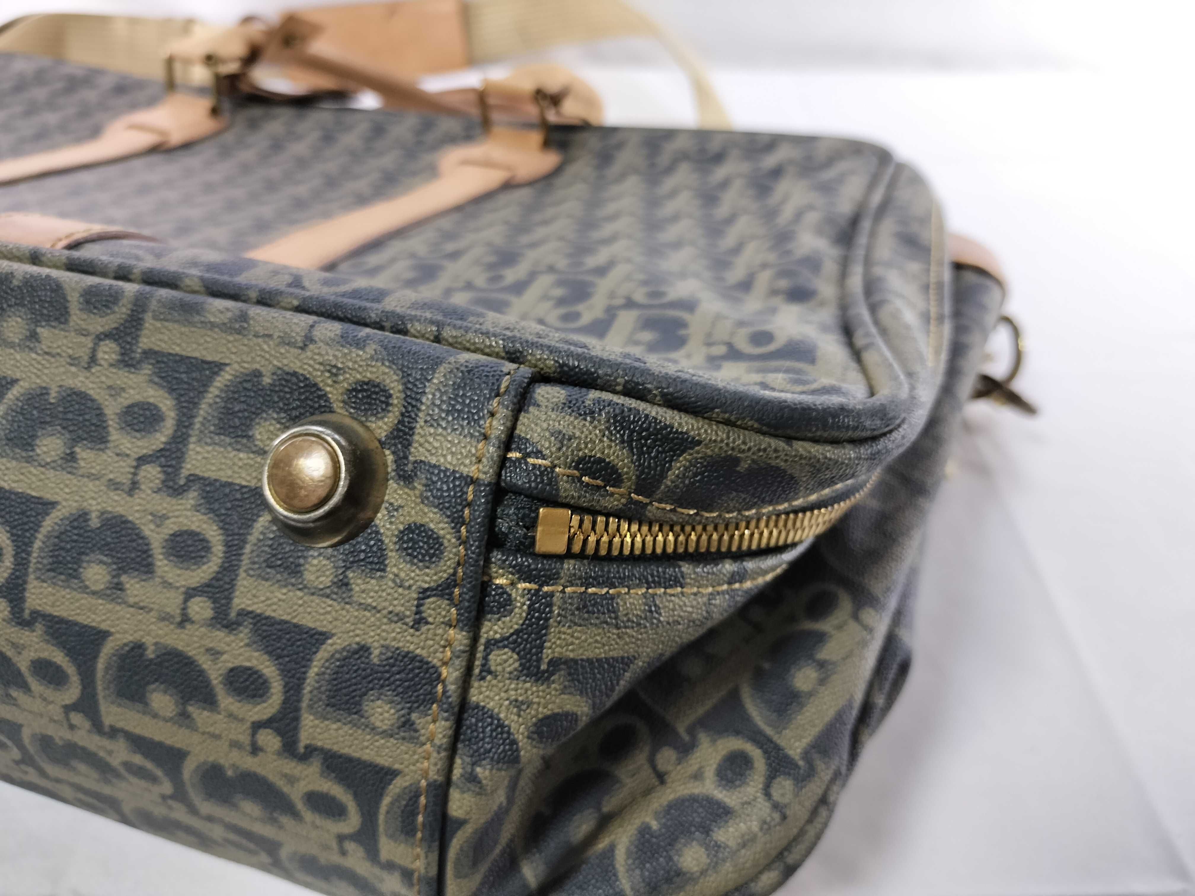 Boston bag (shows signs of wear) Boston bag — view 8