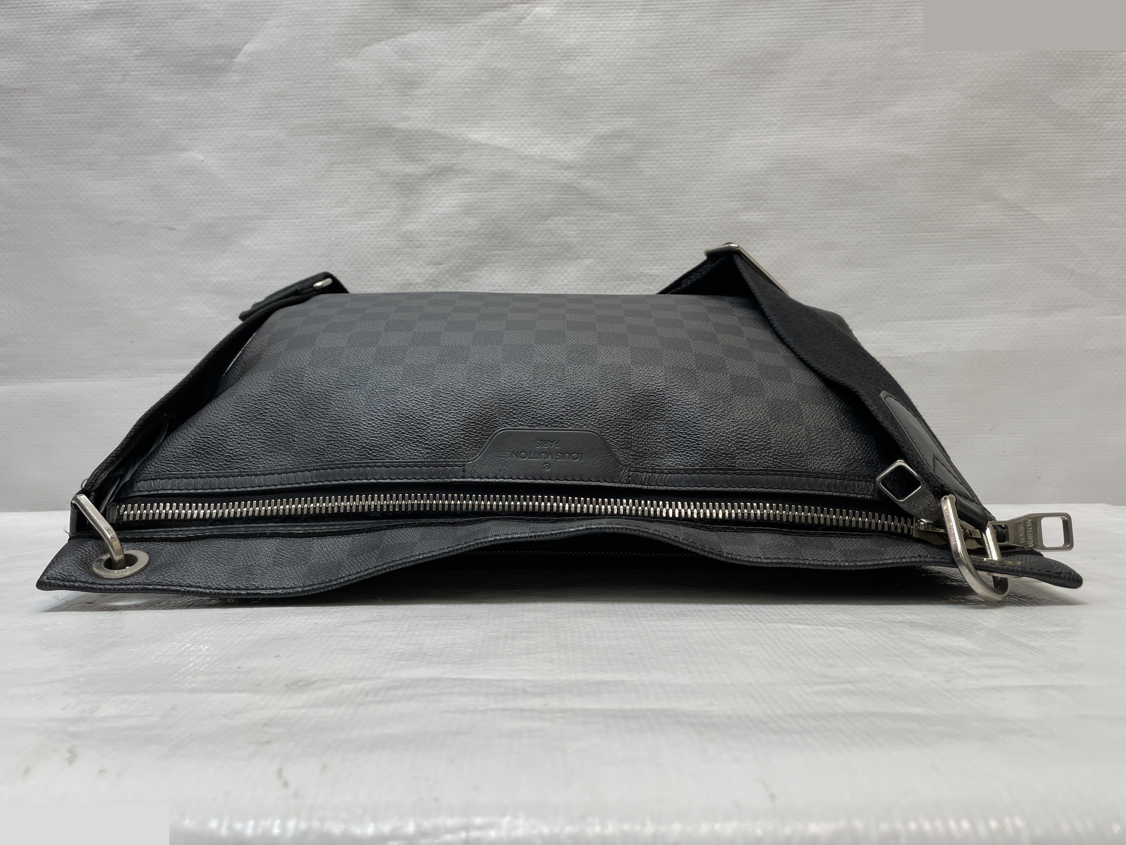 Damier Graphite Hunter Shoulder Bag, Black — view 4