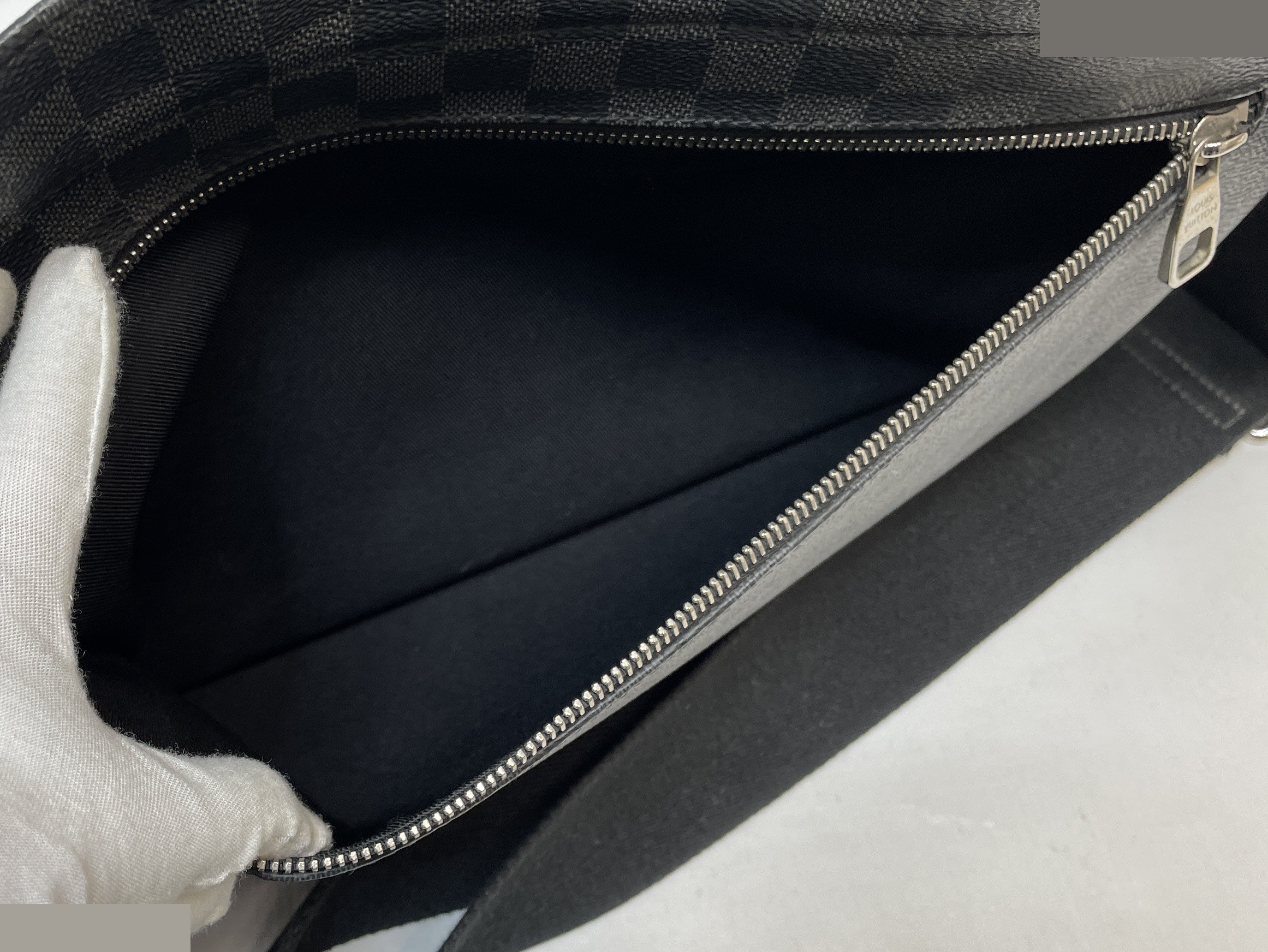 Damier Graphite Hunter Shoulder Bag, Black — view 9