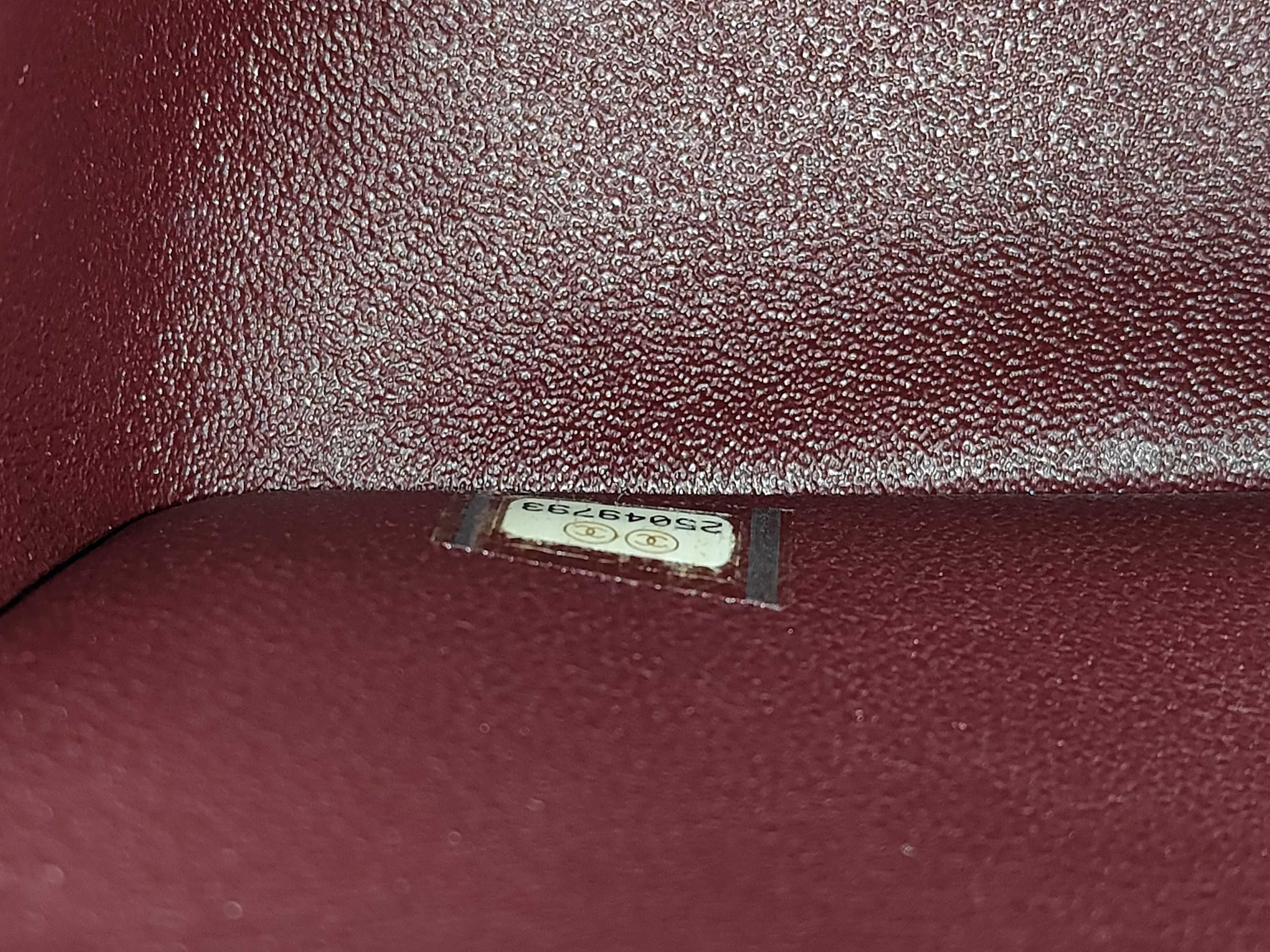 Lambskin Matelassé 30 W Shoulder Bag — view 11